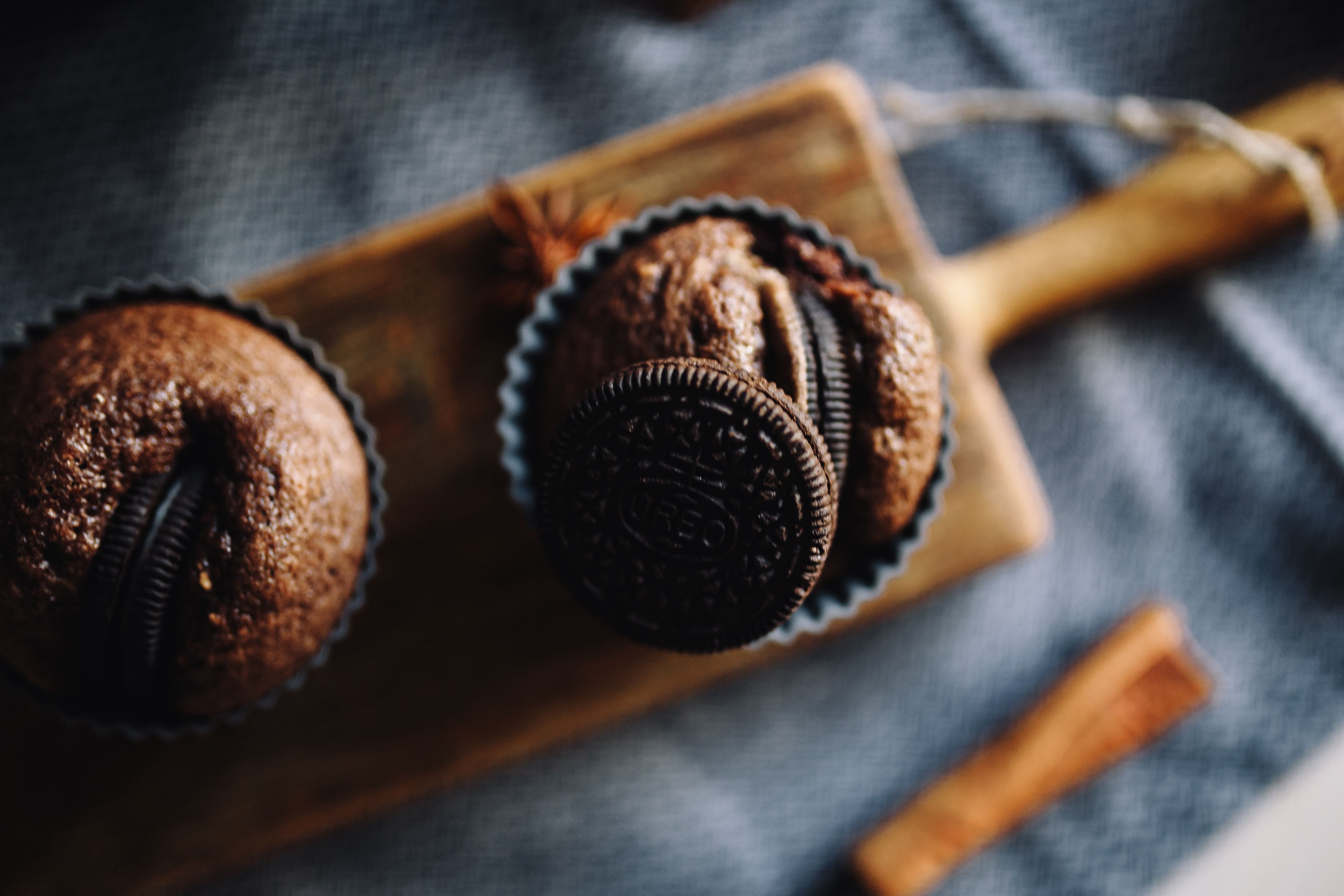 indoors, selective focus, Muffins, food, bakery, day, thread, food and drink, close-up, wellbeing, dessert, clothing, baked, still life, temptation, studio shot, HD Wallpaper