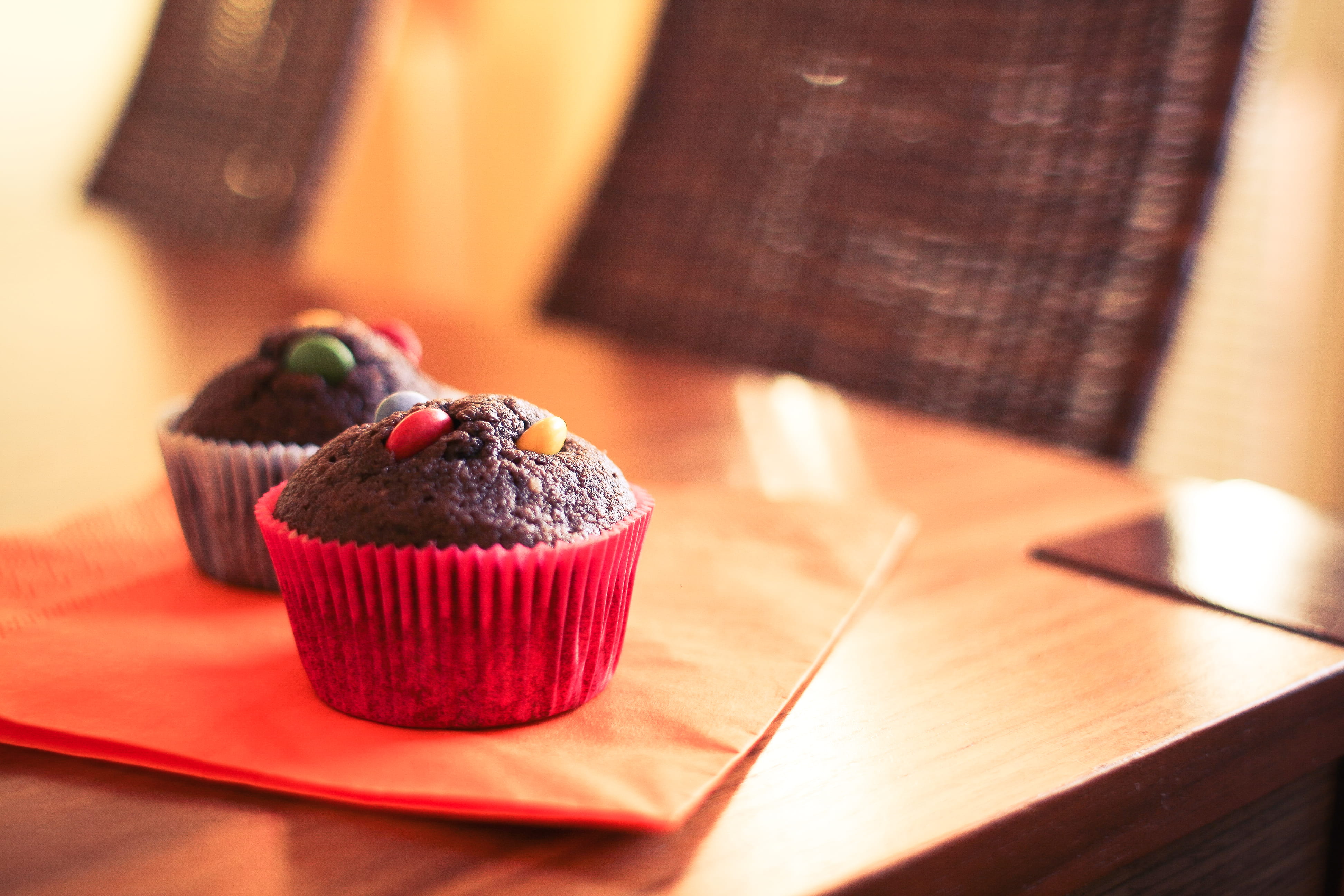 muffin, focus on foreground, chocolate, 4K, close-up, temptation, cake, icing, freshness, cupcake holder, pastry, snack, food and drink, sweet Food, no People, HD Wallpaper