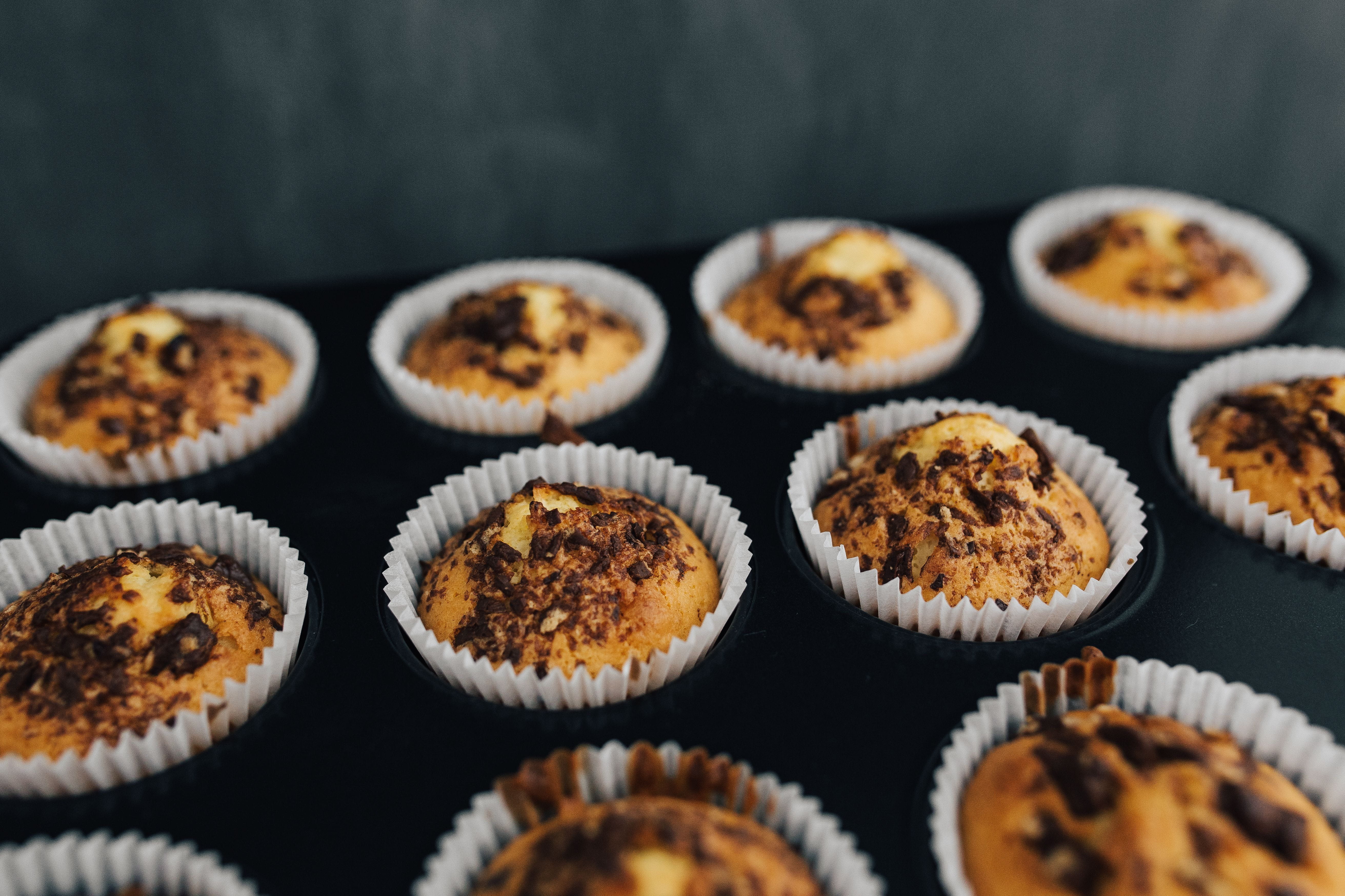 baked, snack, freshness, still life, tray, chocolate, indulgence, food And Drink, muffin, food, muffins, temptation, pastry, Homemade, chip, no People, HD Wallpaper