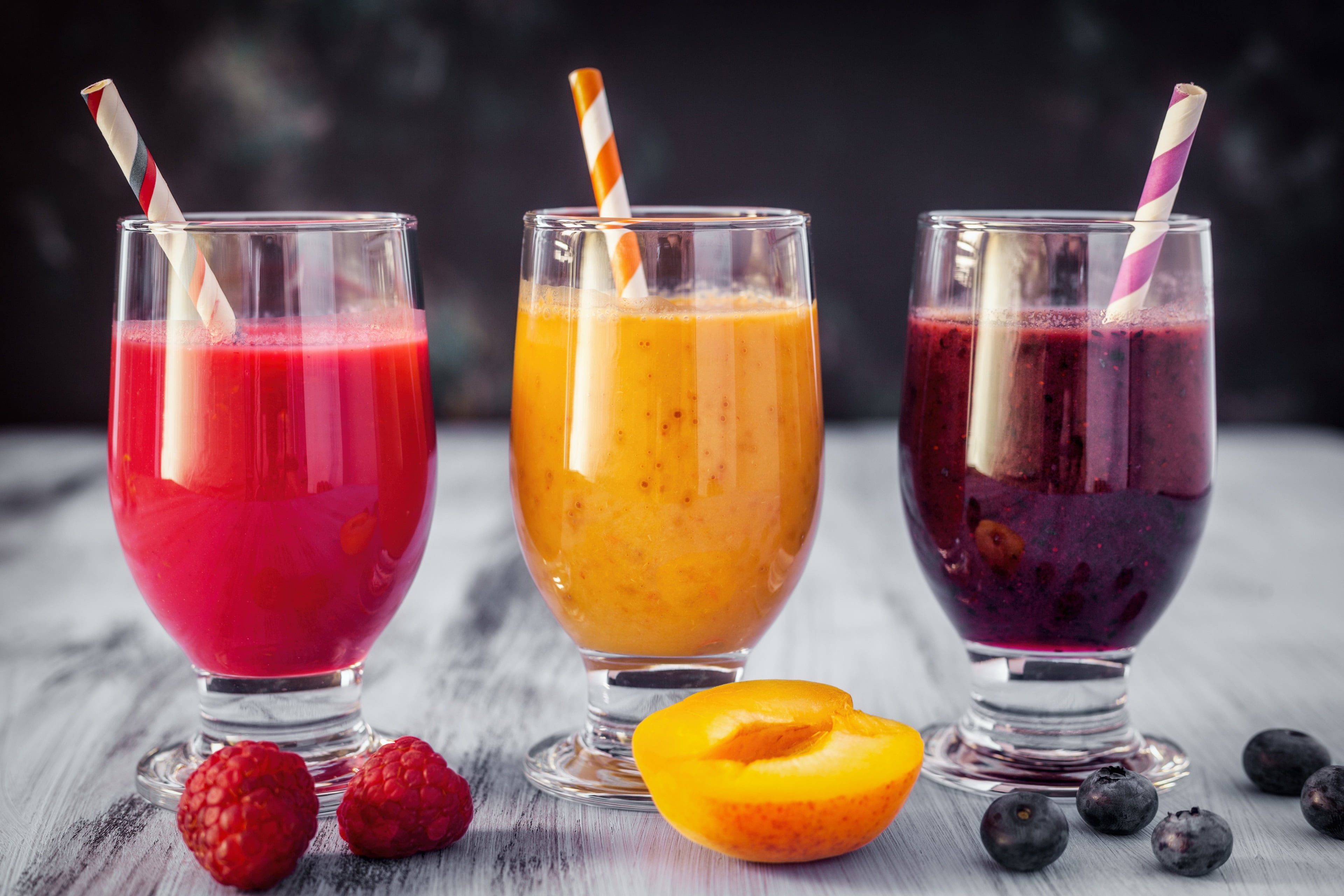 cocktail, 4K, berry fruit, healthy eating, alcohol, refreshment, orange color, glass, orange - fruit, fruit, blended drink, drinking glass, variation, HD Wallpaper