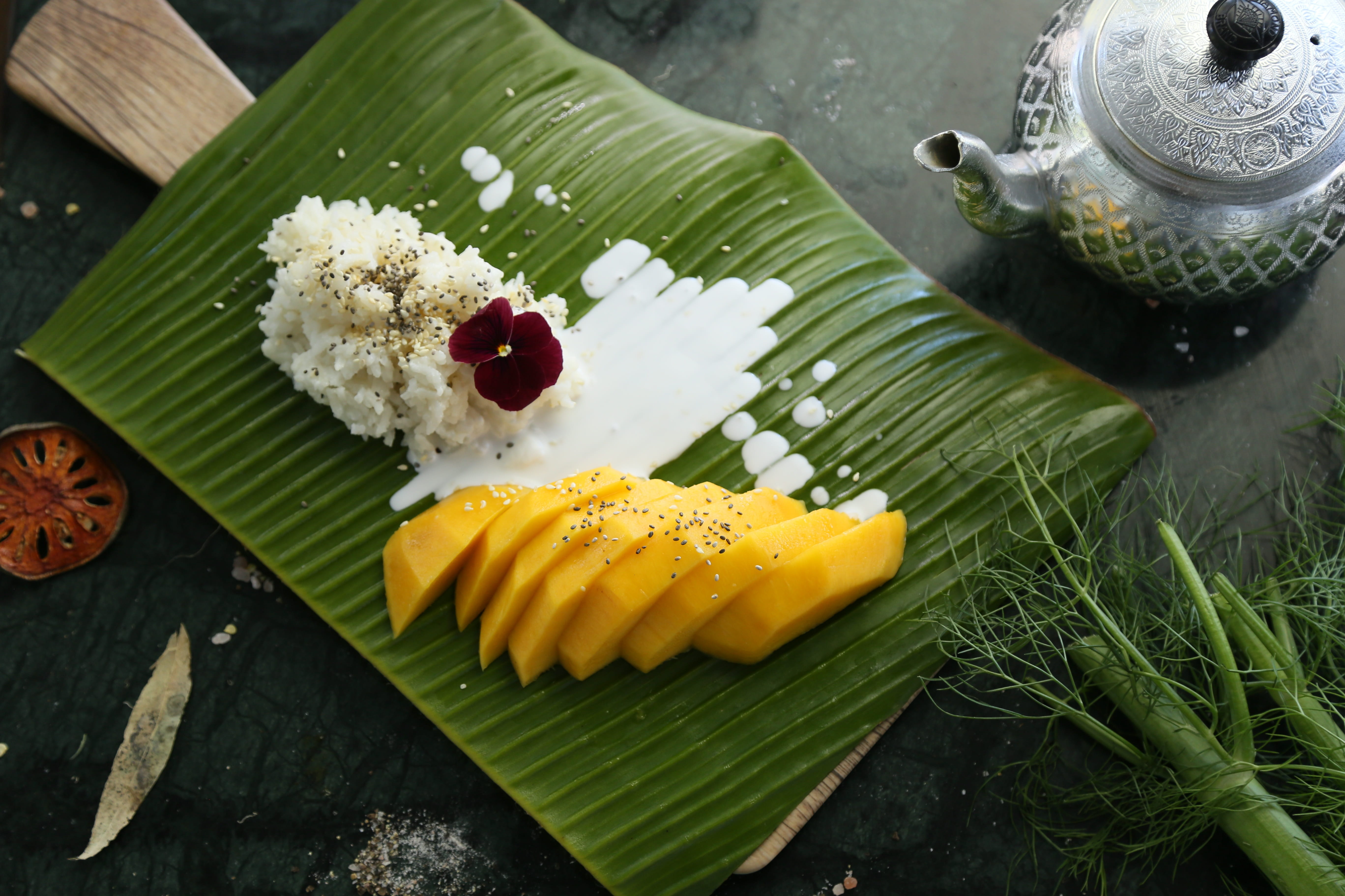 food, mango, healthy eating, wellbeing, banana leave, freshness, leaves, flower, indoors, ready-to-eat, leaf, nature, indulgence, no people, coconut milk, HD Wallpaper