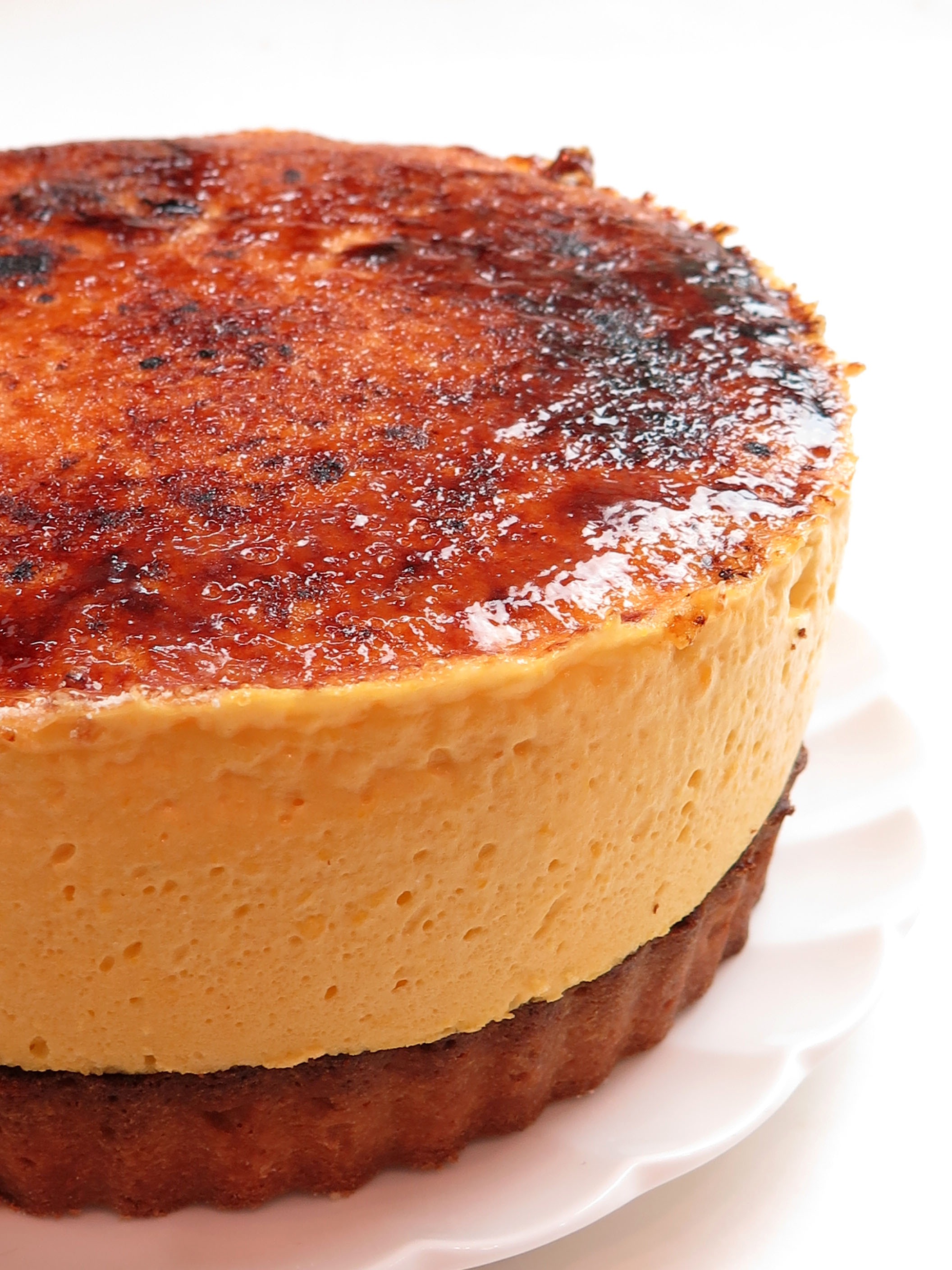 temptation, indoors, plate, brulee, food and drink, baked, sugar, ready-to-eat, suites, close-up, dessert, cake, fruit, caramel, still life, 2K, unhealthy eating, Phone HD Wallpaper