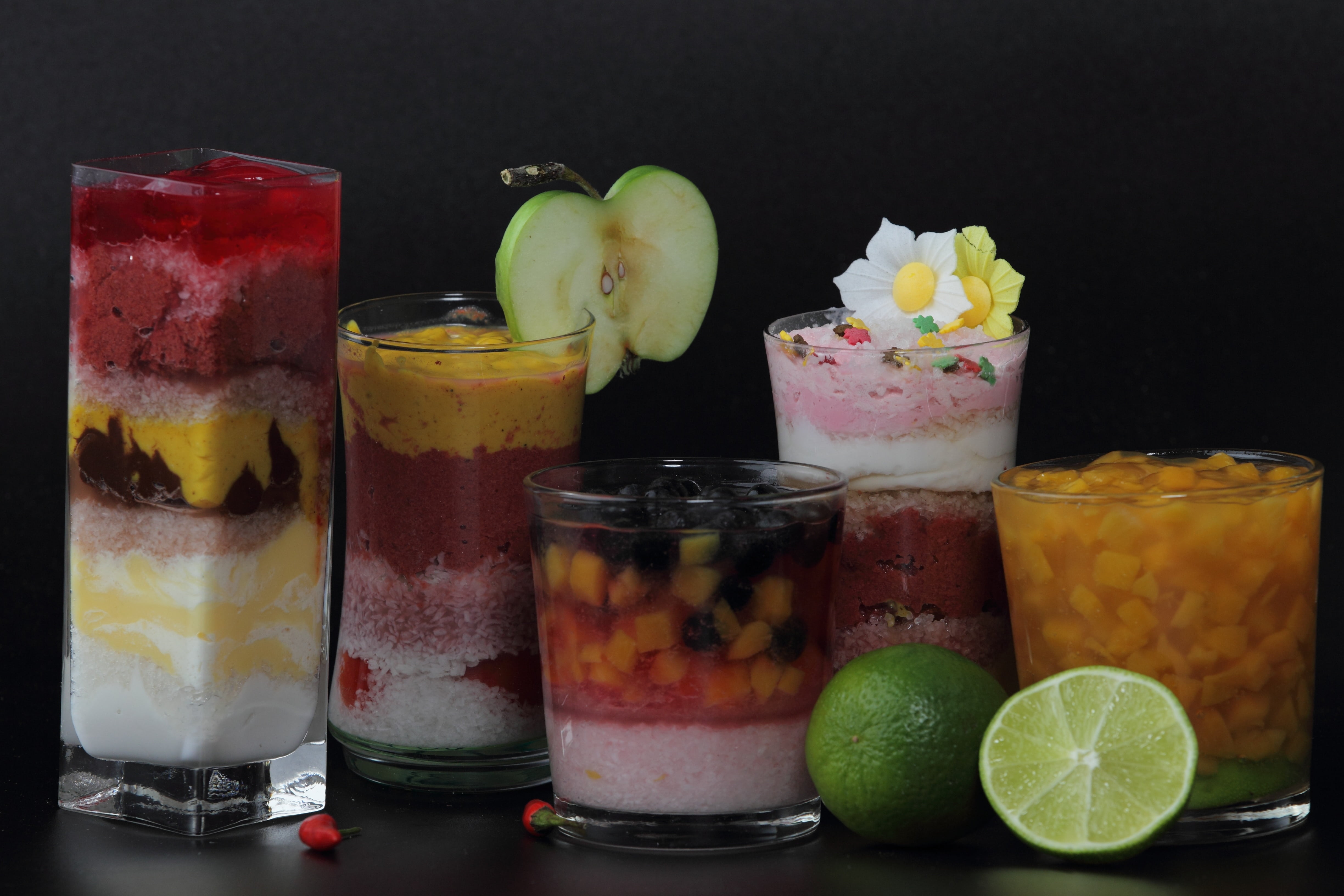 clear, variation, ready-to-eat, cocktail, drinking glass, tray, smoothie, cups, drink, food and drink, 4K, refreshment, alcohol, food, lemon, mix, berry fruit, HD Wallpaper