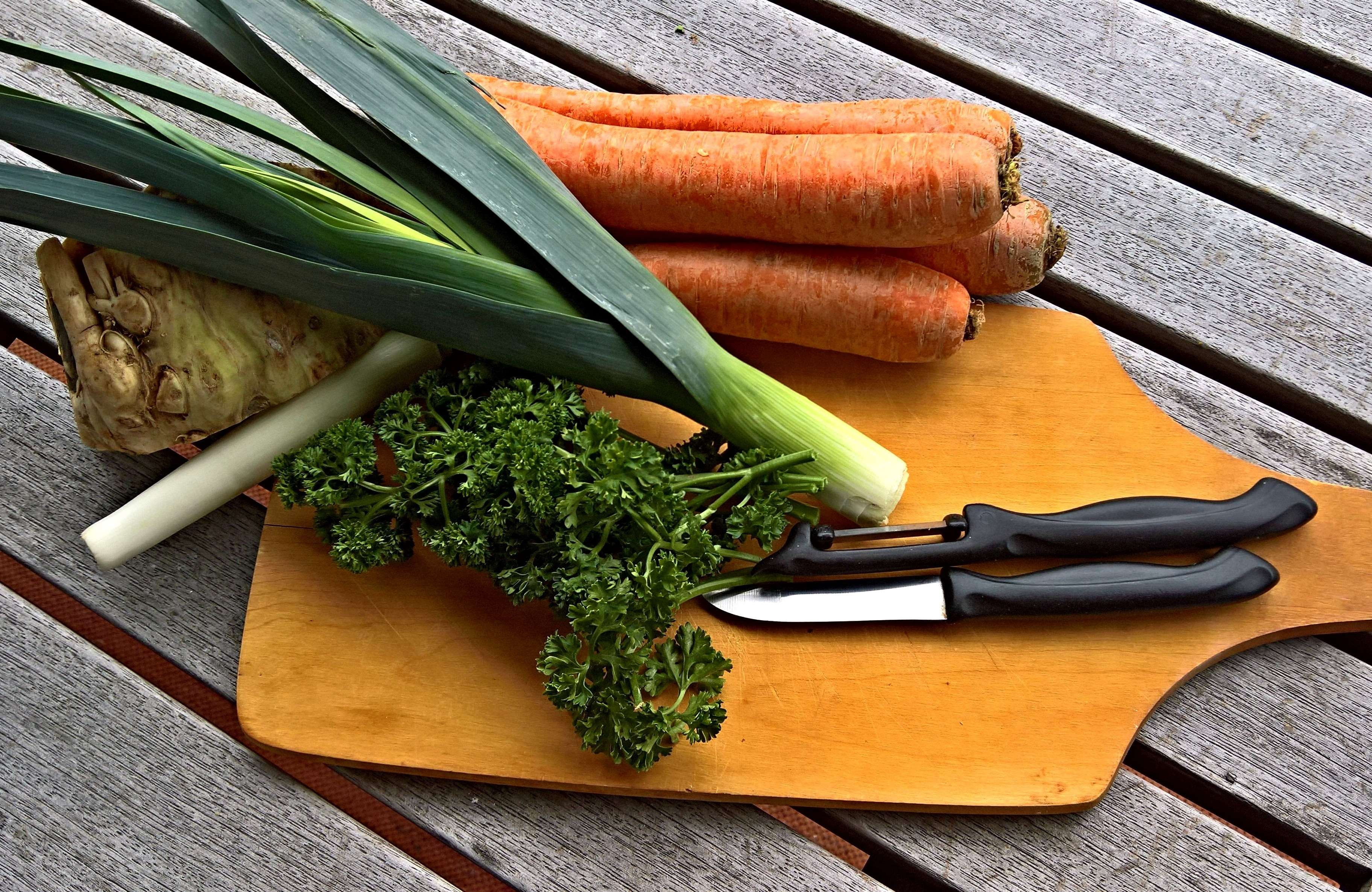 herb, taste, still life, food and drink, wood - material, cutting board, table, parsley, high angle view, green color, food, 2K, celery, raw food, broth, HD Wallpaper