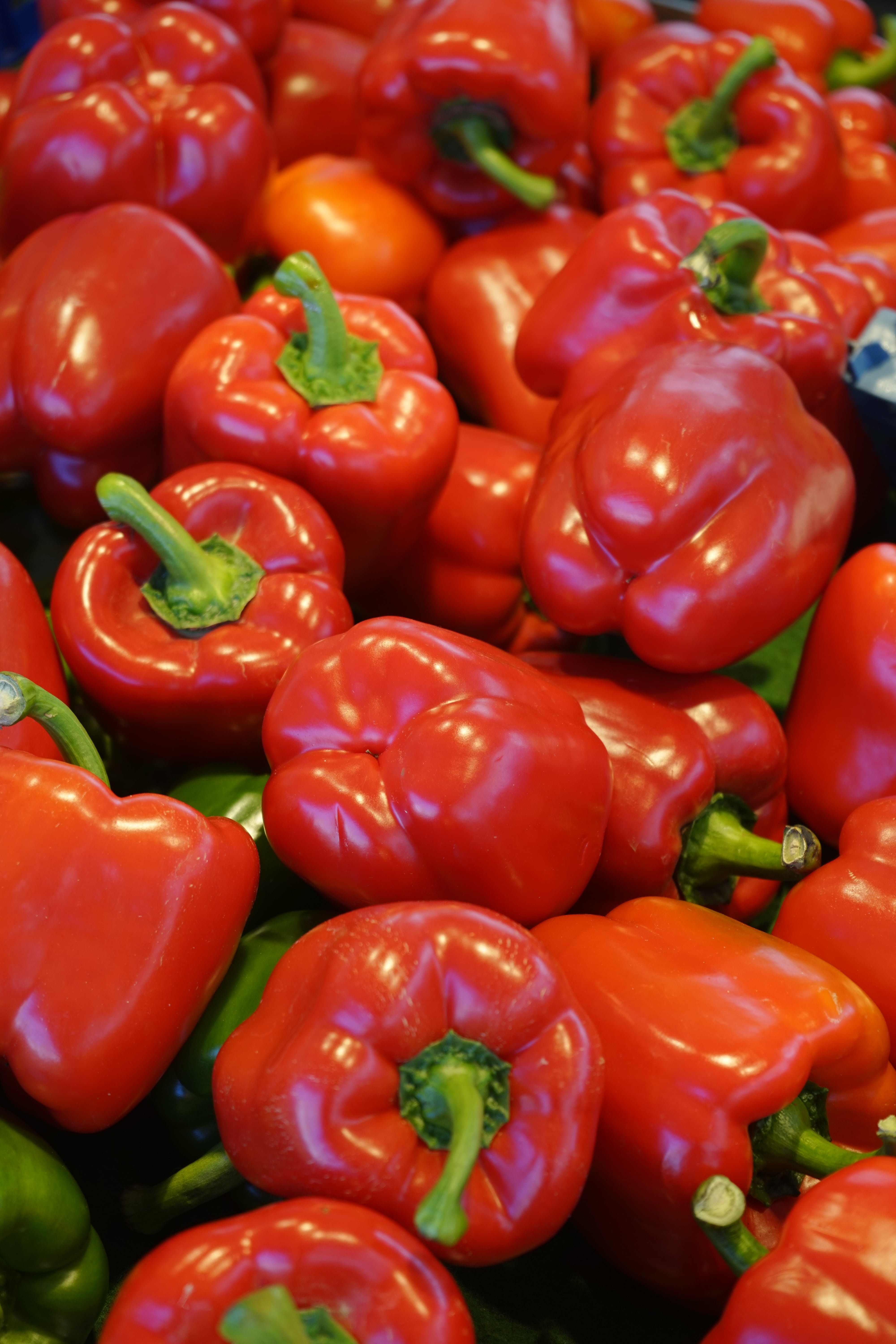 retail, for sale, backgrounds, red pepper, large group of objects, market, abundance, healthy eating, 5K, food and drink, still life, nachtschattengewächs, Phone HD Wallpaper