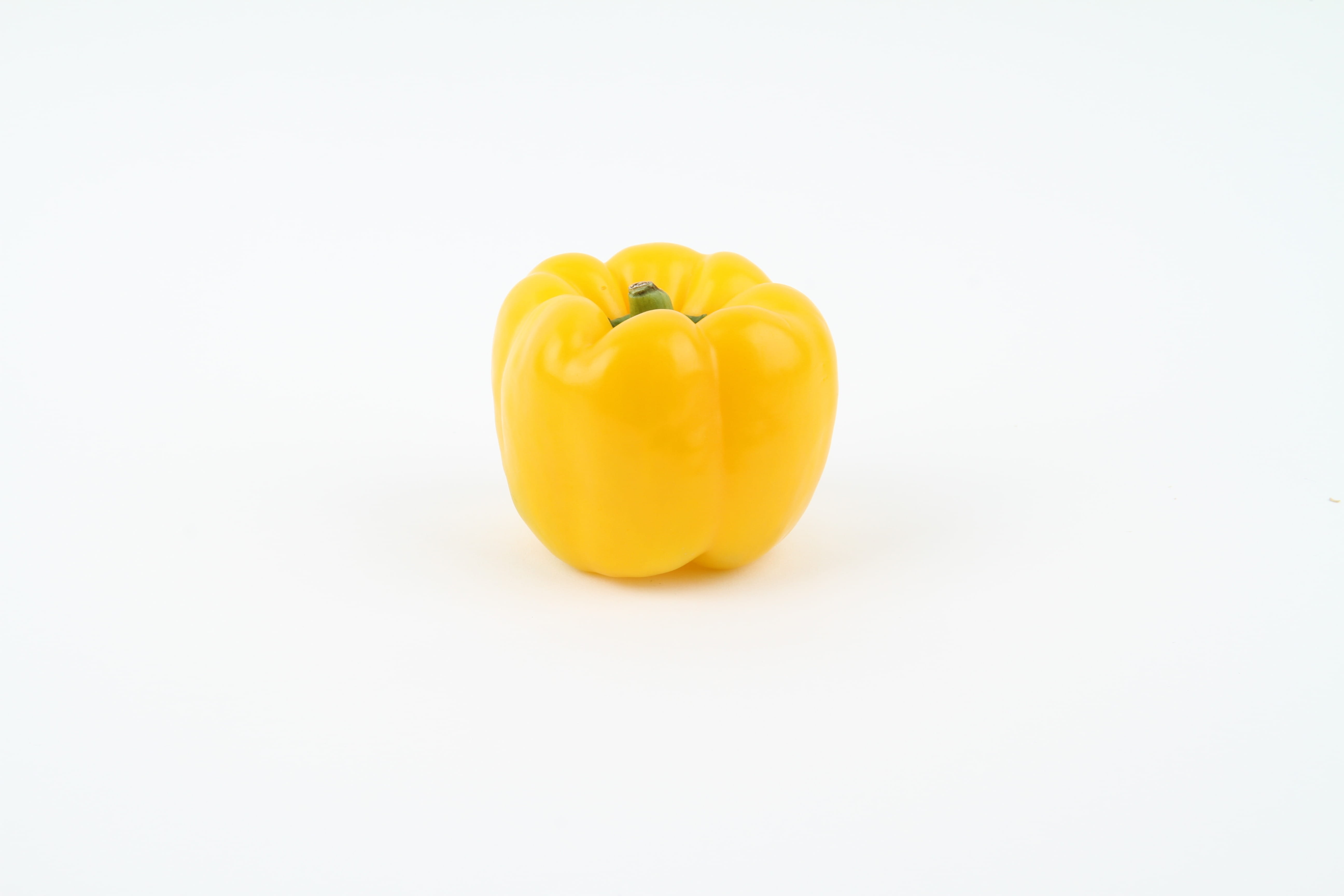 background, vegetable, fresh, food and drink, white background, healthy, vibrant, capsicum, no people, healthy eating, yellow, studio shot, 5K, food, indoors, HD Wallpaper