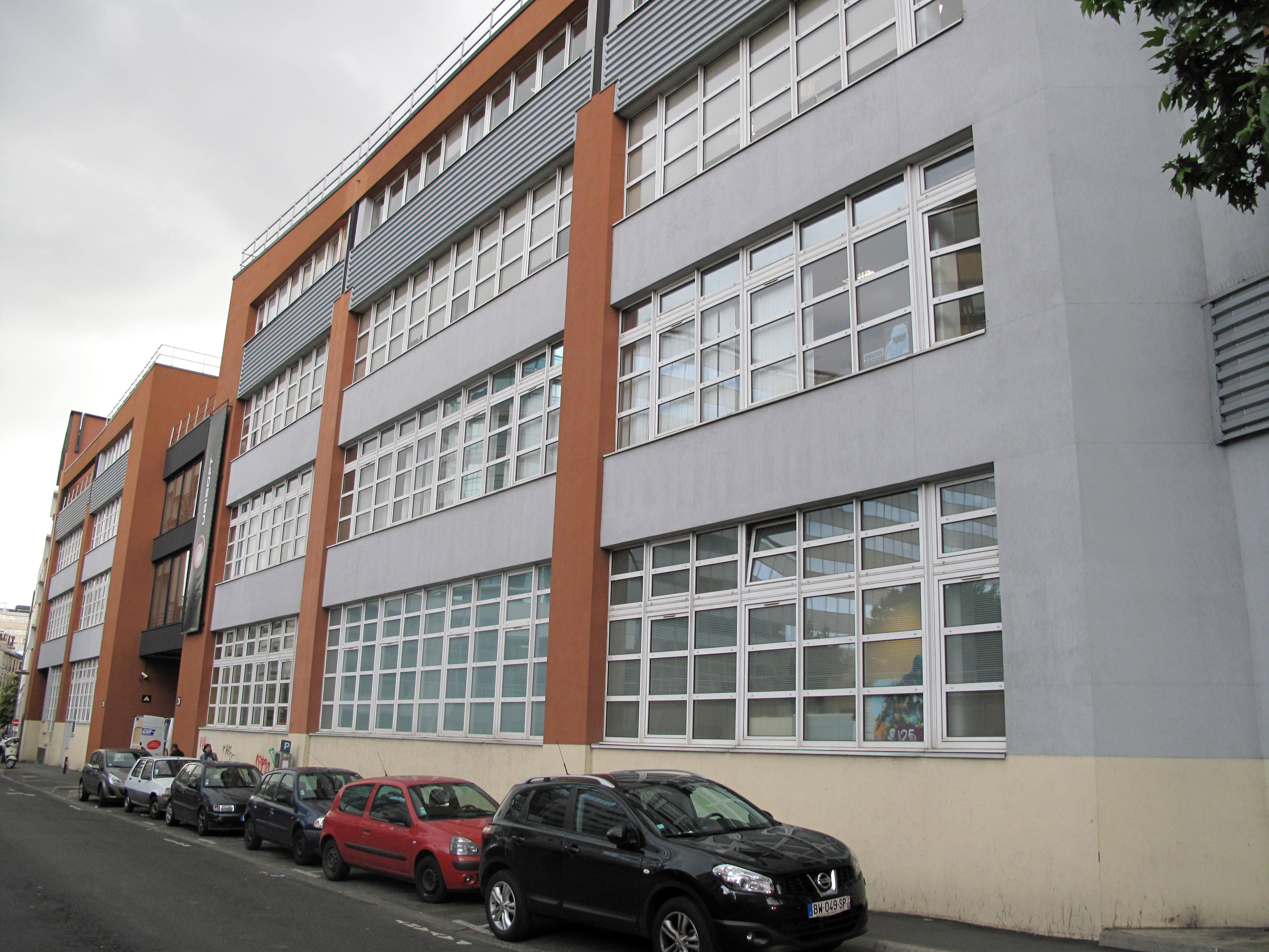 building Exterior, street, no people, building, head office, glass - material, car, parking, outdoors, window, land vehicle, architecture, day, editorial, HD Wallpaper