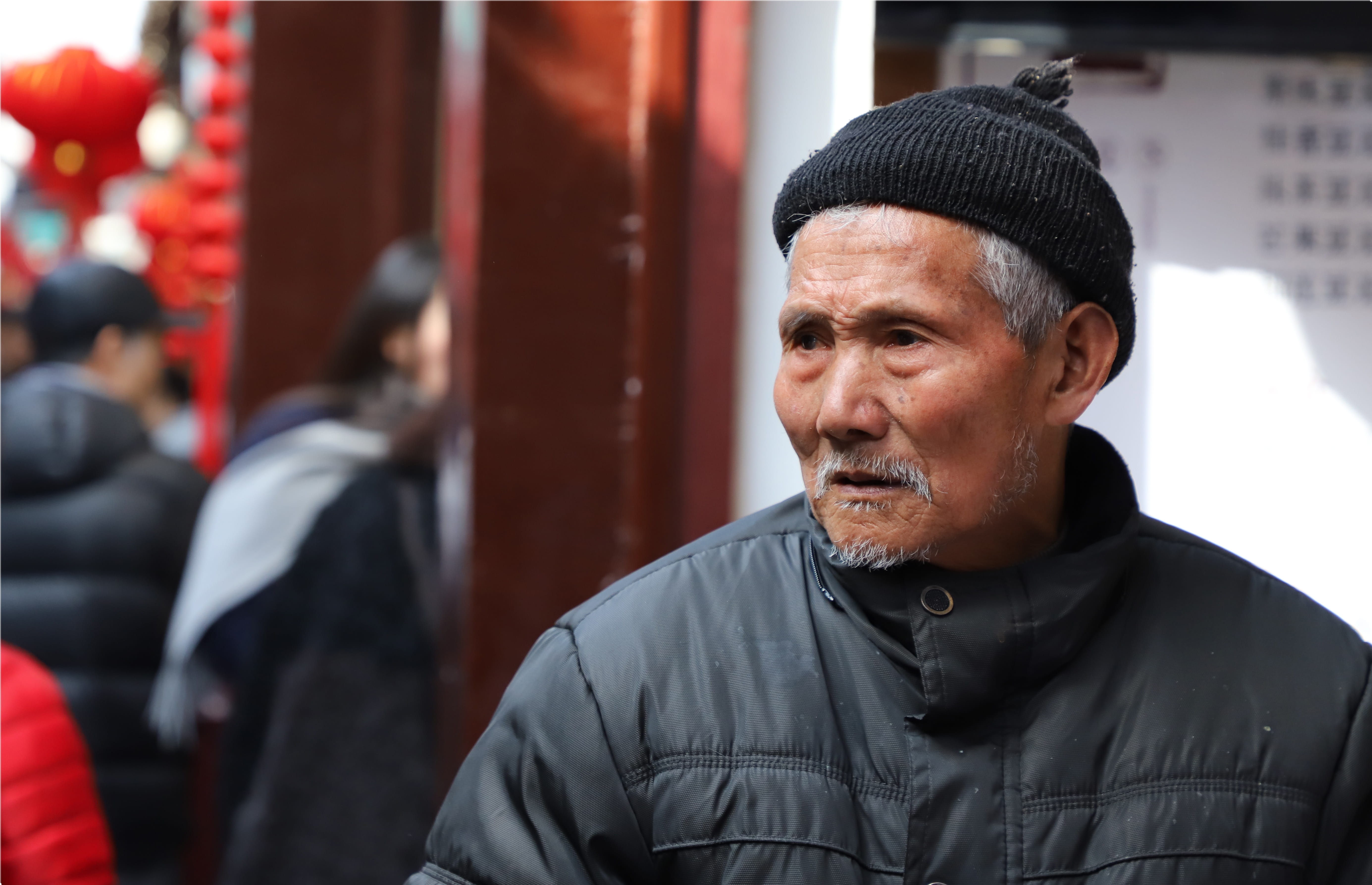 ancient, headshot, incidental people, blue, frowning, males, 5K, people, looking away, down, wear, warm clothing, men, sad, beggar, real people, business, HD Wallpaper