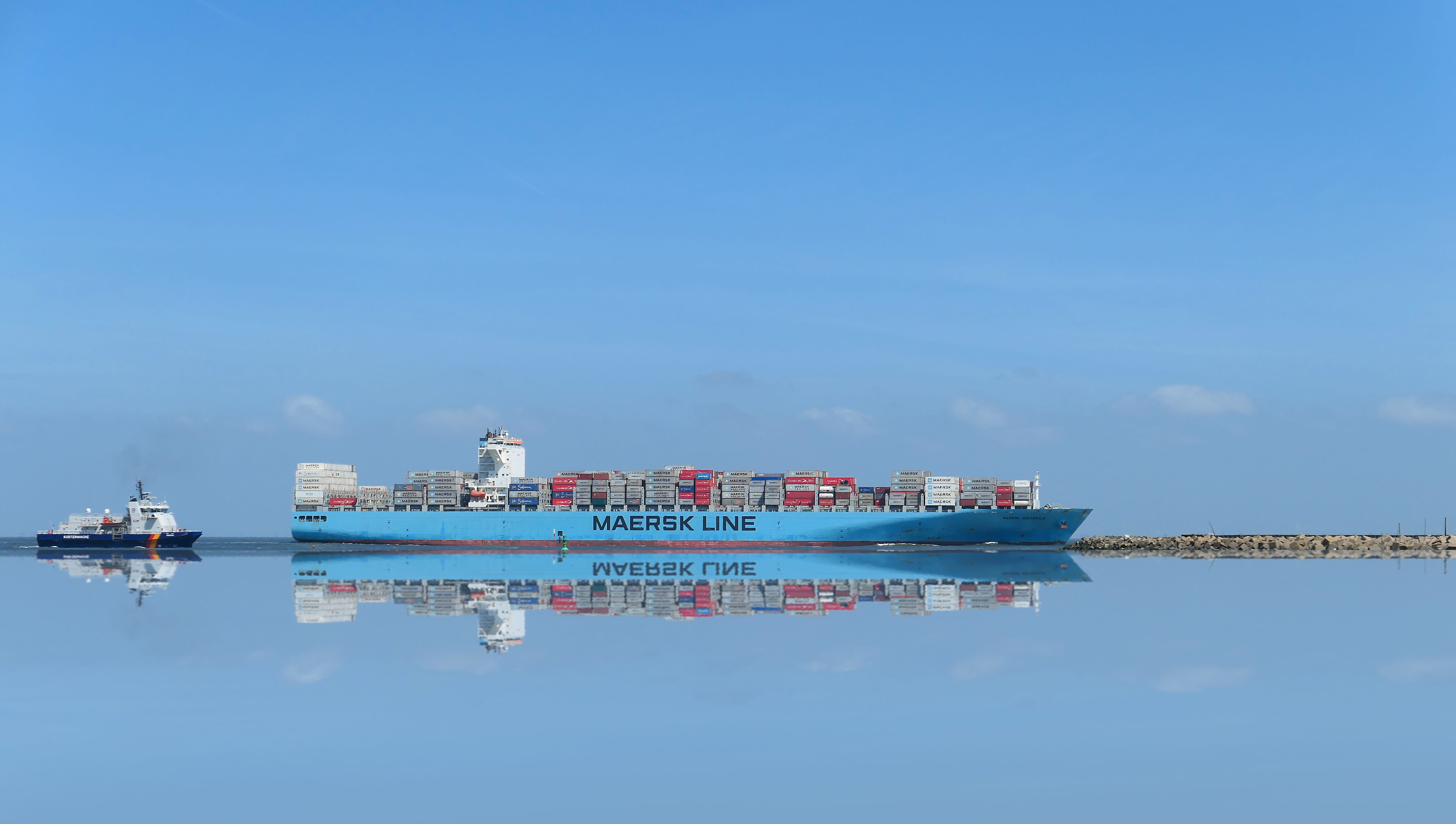 waterfront, outdoors, trade, nautical vessel, container ship, 5K, hamburg, elbe, freighter, no people, container, copy space, sky, mode of transportation, HD Wallpaper