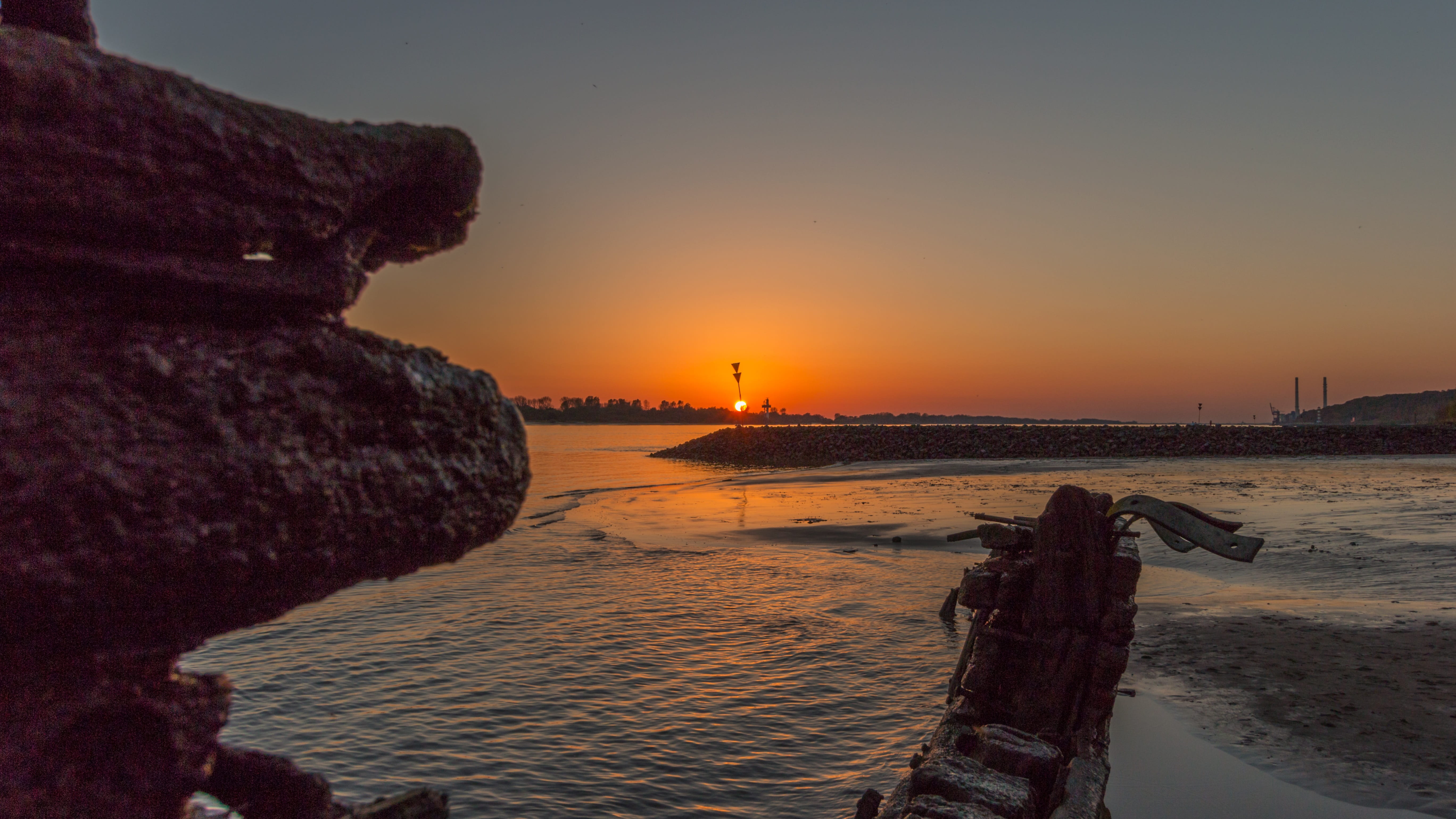 nature, sea, ship wreck, scenics - nature, frachtschiff, lights, port city, sun, germany, old, water, sky, blankenese, wreck, built structure, guidance, HD Wallpaper