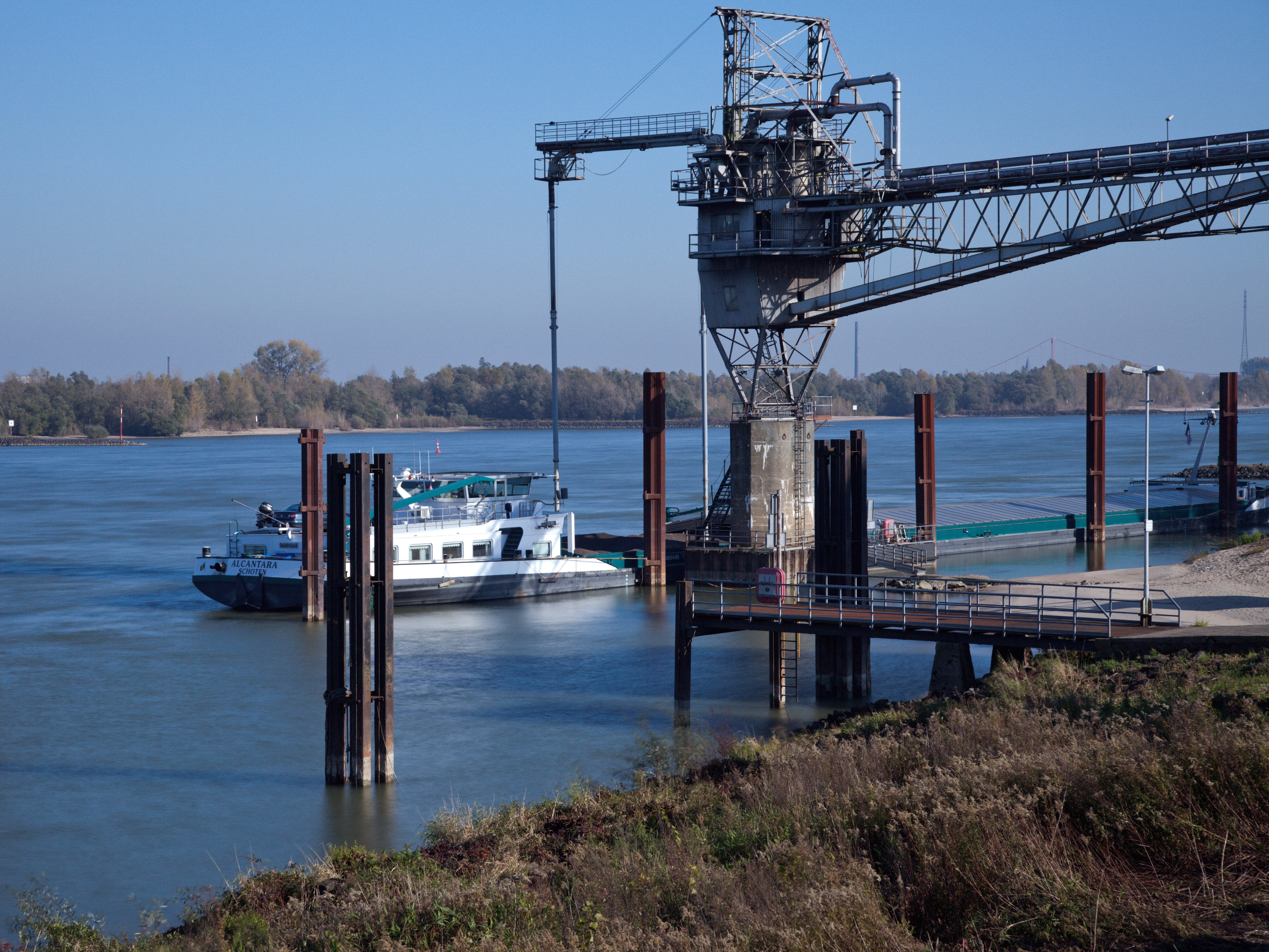 transportation, transport of goods, architecture, day, no people, built structure, sea, 4K, frachtschiff, clear sky, water, pier, industry, inland waterway transport, HD Wallpaper