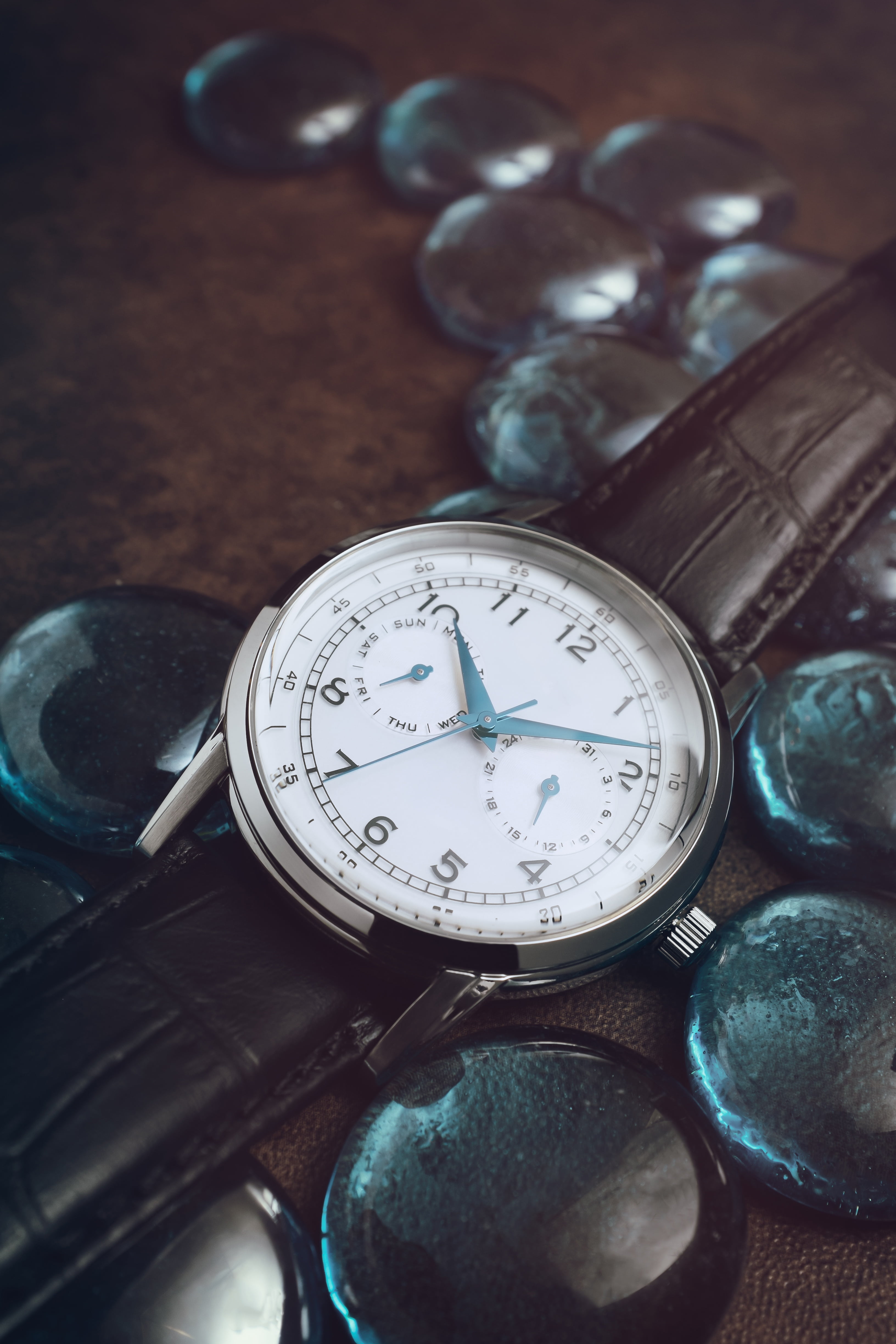 wristwatch, circle, shape, accessory, men, watch, geometric shape, analog, number, jewelry, personal accessory, chrome, silver, antique, no people, round, Phone HD Wallpaper