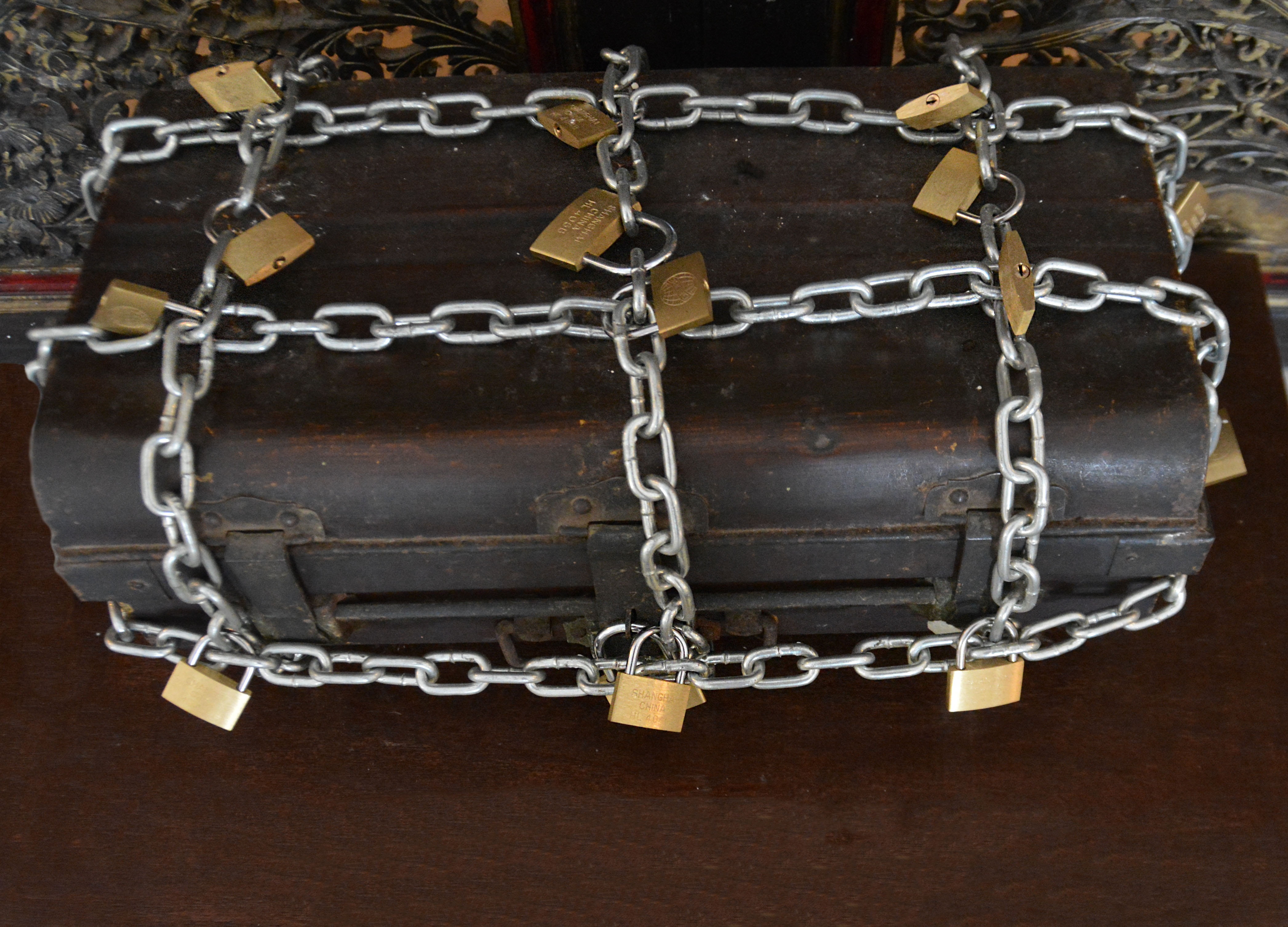 strength, shield, protection, secure, box, safe, ornate, no people, trunk, architecture, decoration, security, close-up, safeguarding, locked, jewelry, HD Wallpaper