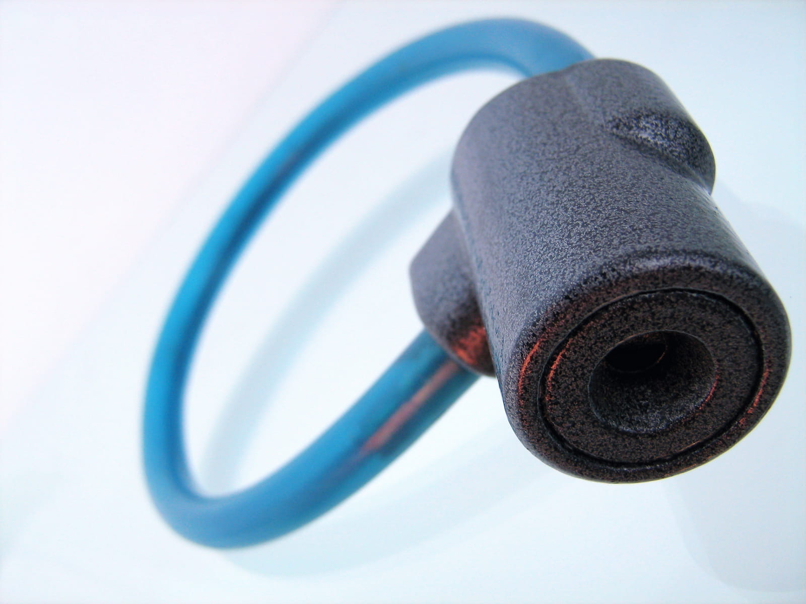 clip, connection, communication, security, equipment, shadow, black color, old, close-up, technology, stolen, white, thief, electrical equipment, outdoors, HD Wallpaper