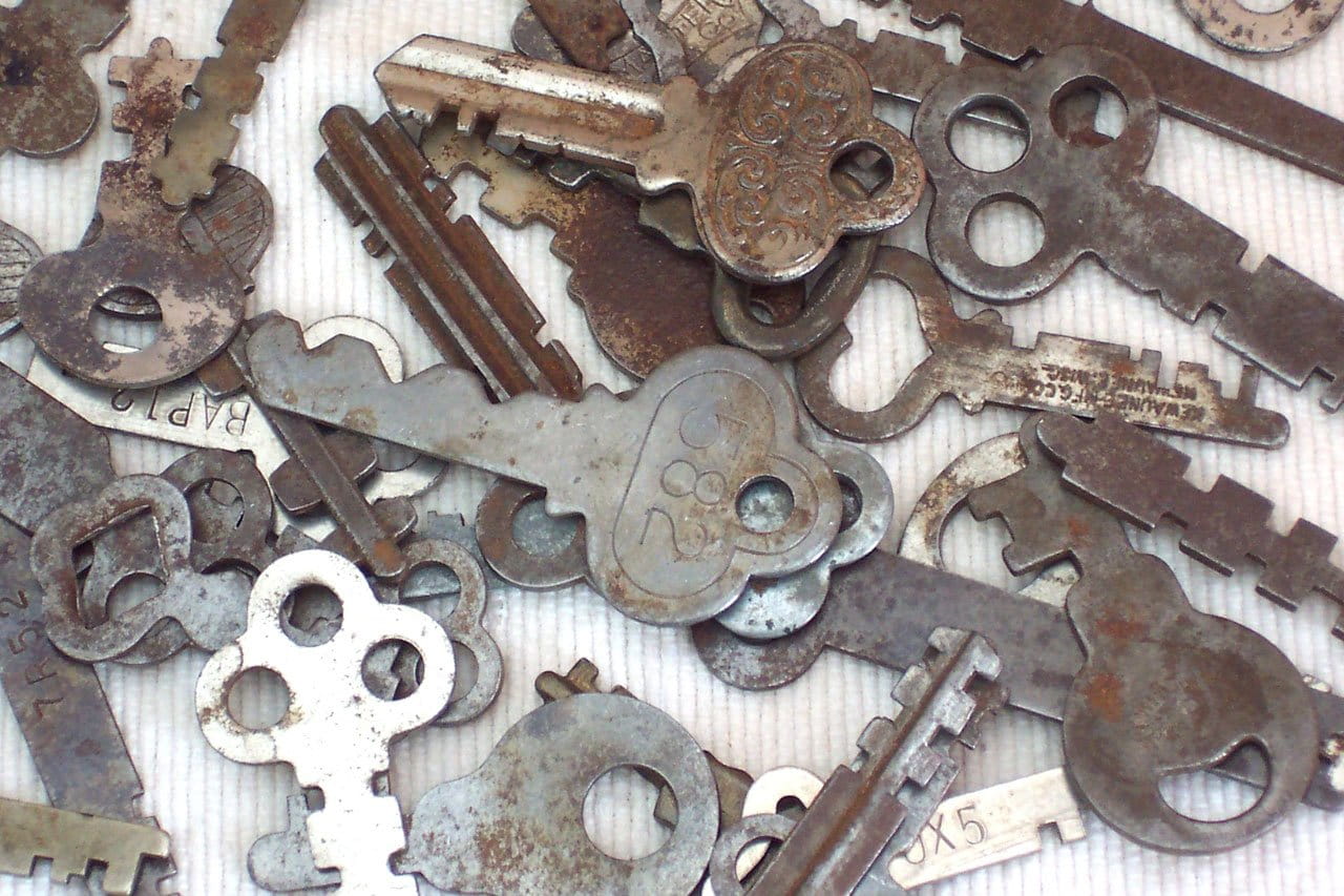 rusty, wood - material, 720P, tool, gear, safety, backgrounds, close-up, still life, large group of objects, equipment, metal, high angle view, choice, HD Wallpaper