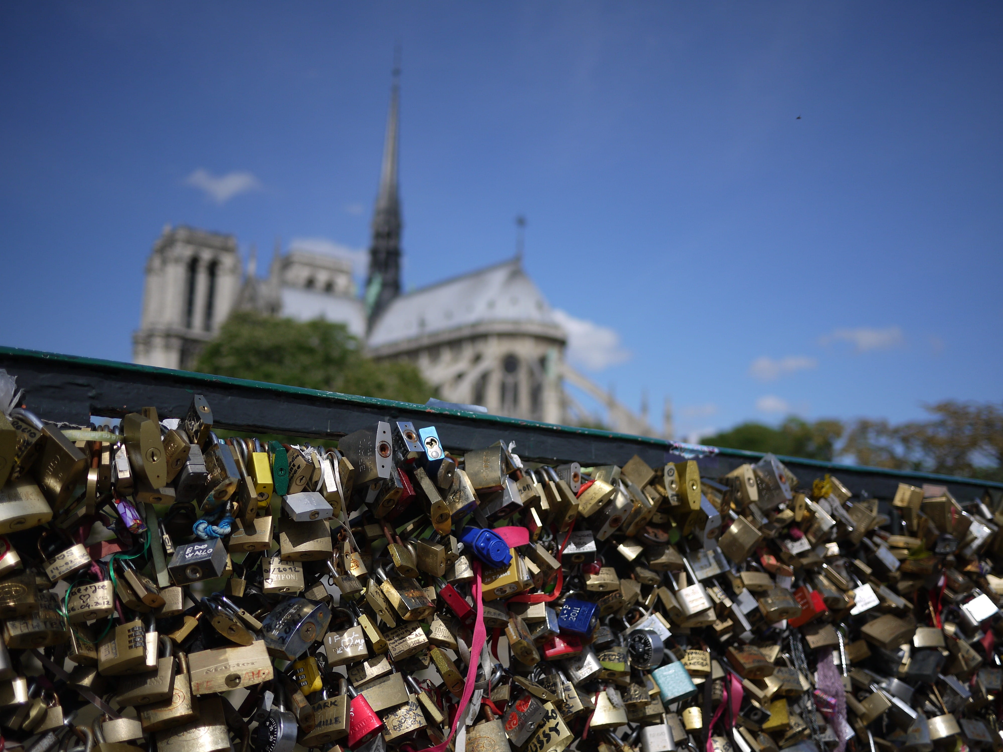 paris, safe, love lock, bridge, connection, large group of objects, no people, tourism, belief, security, day, privacy, bridge - man made structure, key, HD Wallpaper
