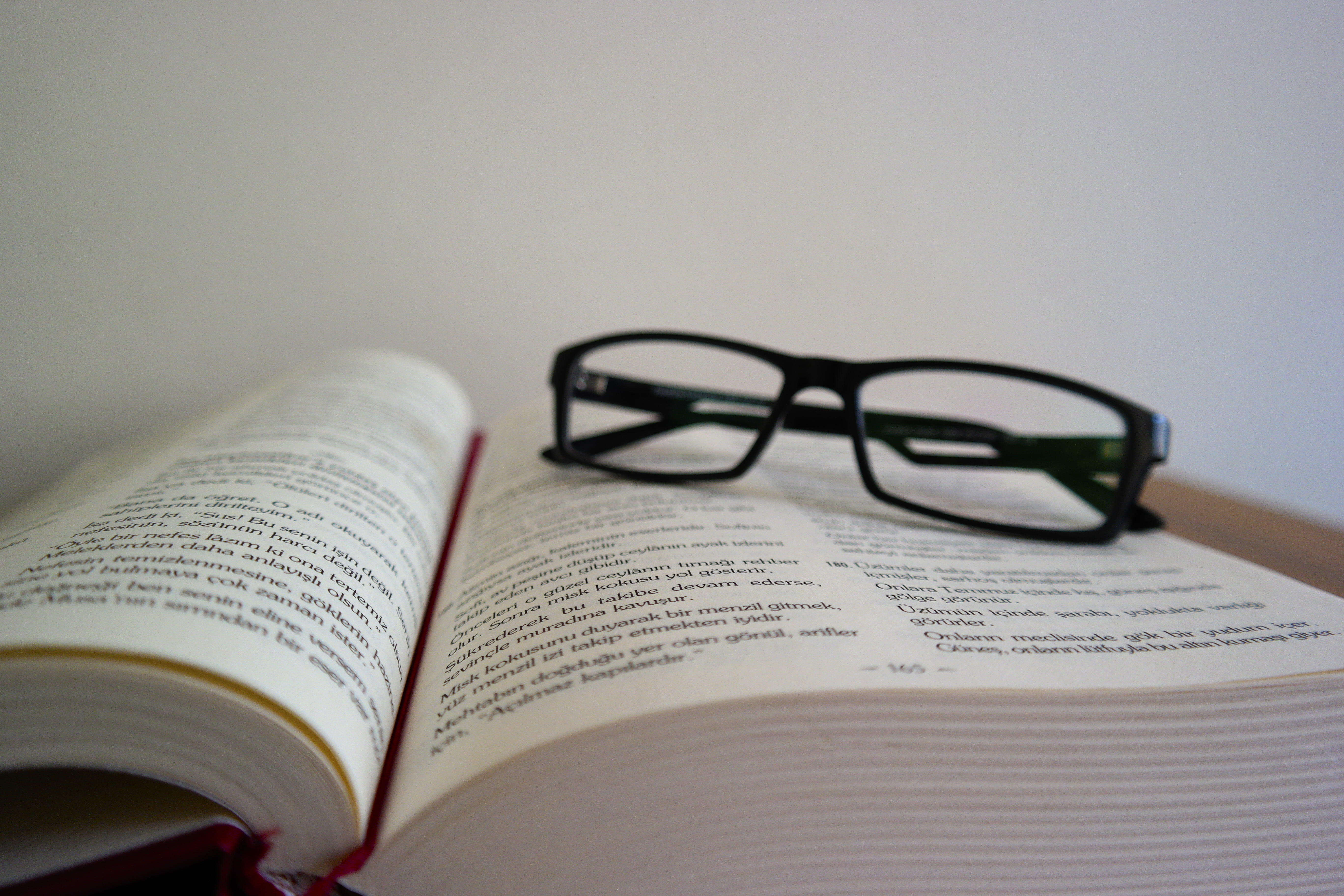 personal accessory, eyewear, wisdom, story, study, no people, ideas, read, page, learn, novel, learning, business, education, knowledge, selective focus, HD Wallpaper