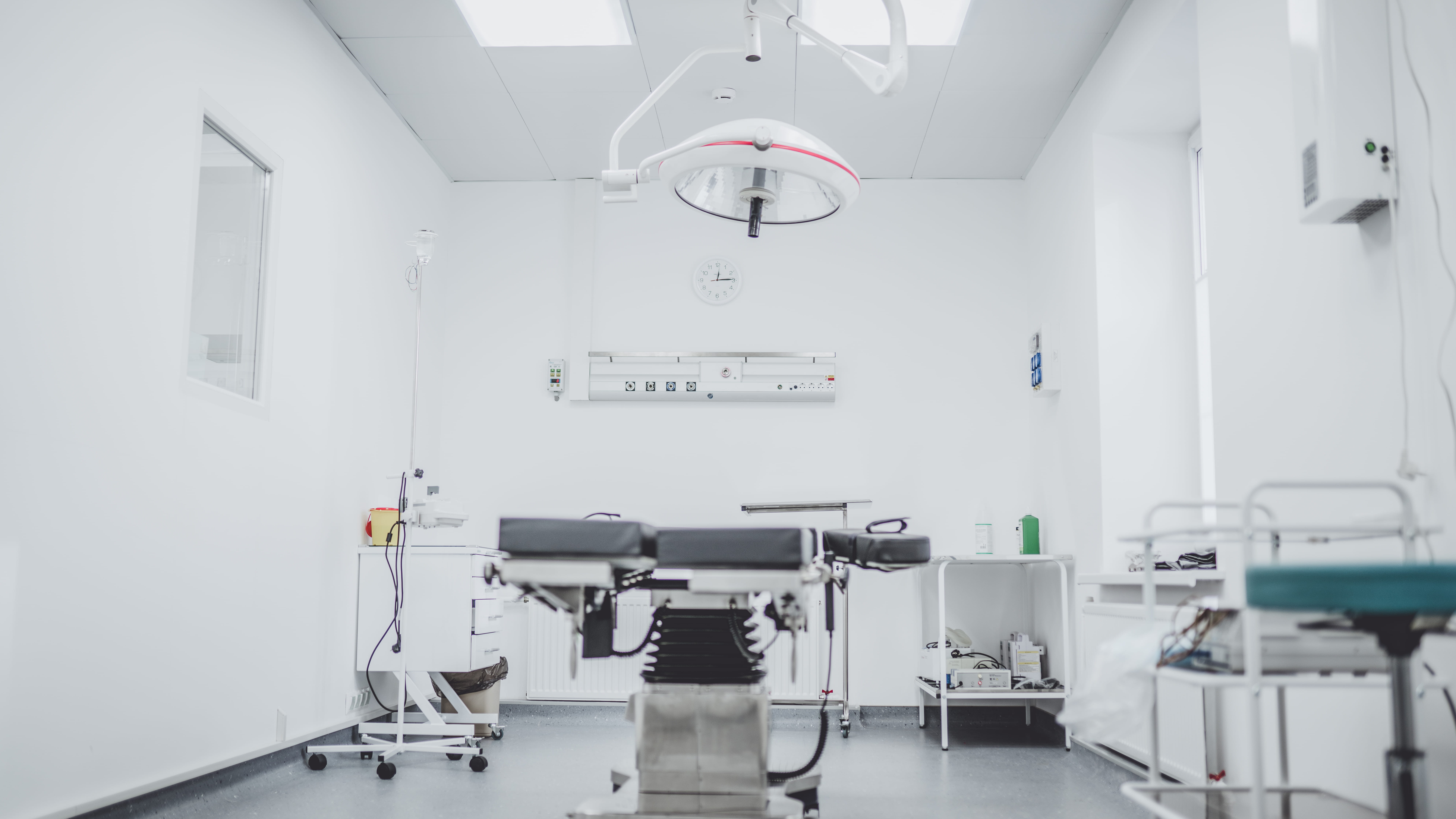 arcade, hygiene, operating room, hospital, table, 8K, black, care, ceiling, wall - building feature, building, bed, absence, middle, interior, healthcare and medicine, HD Wallpaper