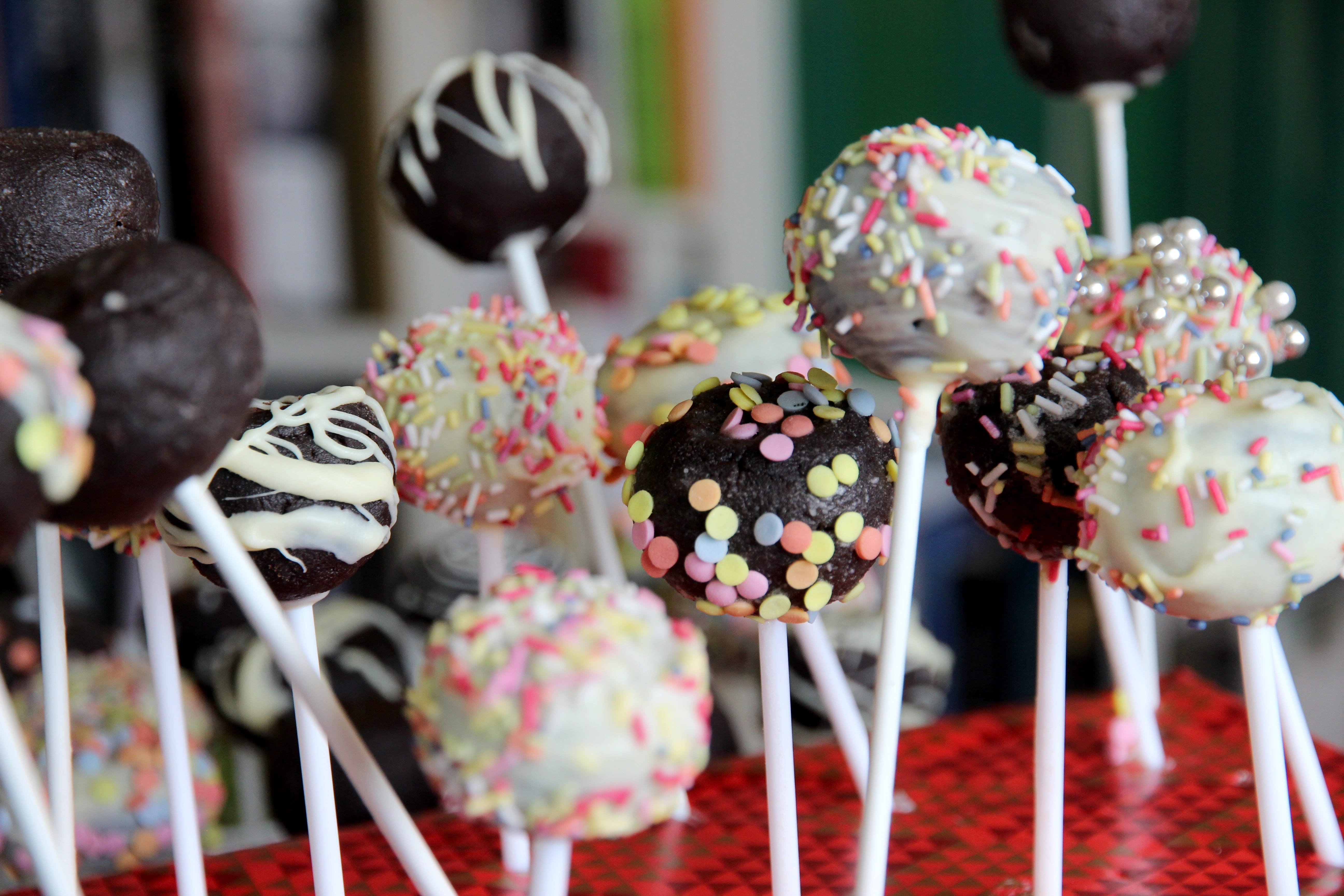 sugar, lolly, close-up, indoors, temptation, shot, candy, sprinkles, brand, pastries, unhealthy eating, spherical shape, retail, indulgence, macro, multi colored, HD Wallpaper
