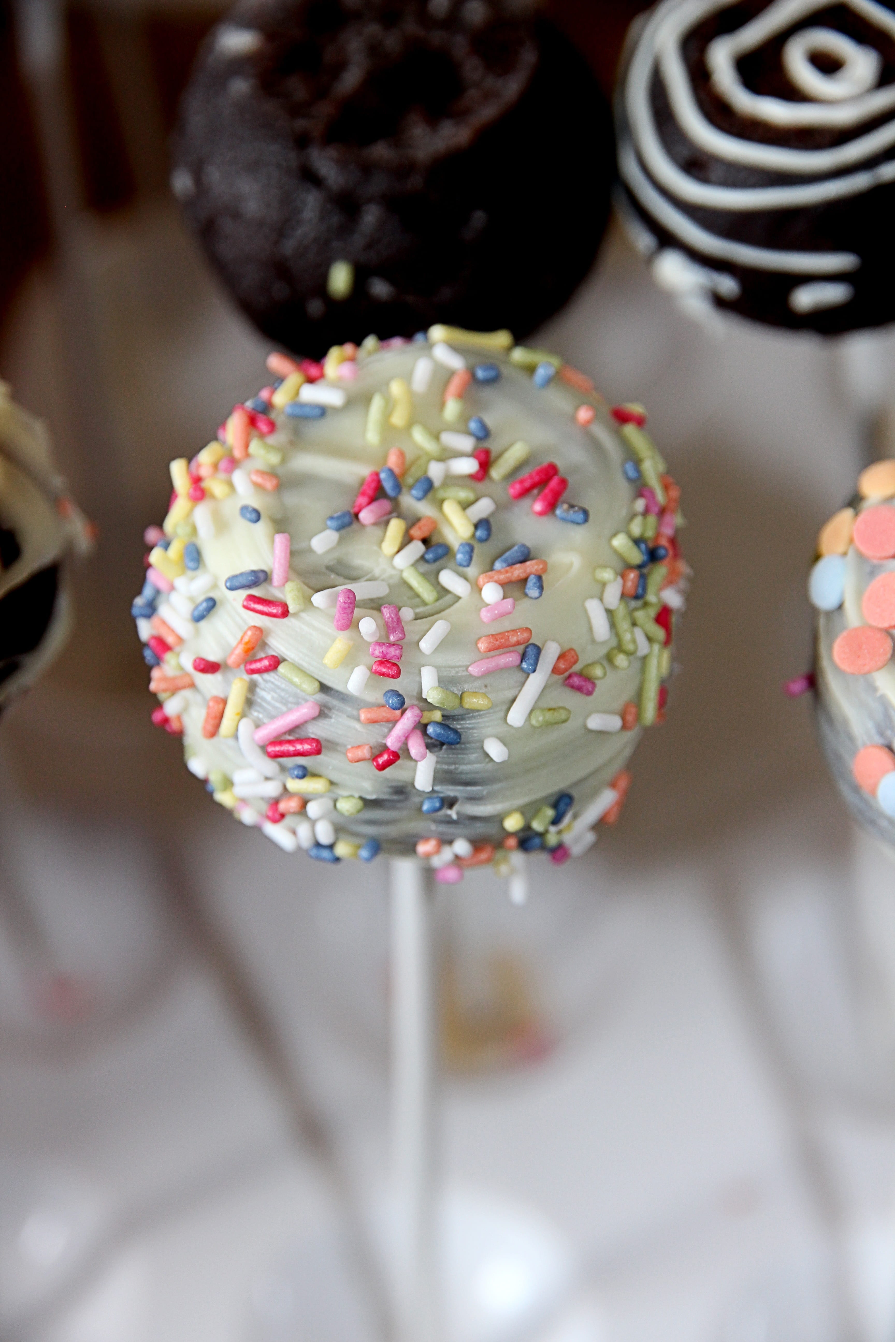 lollie, 5K, popcake, focus on foreground, color, sprinkles, sweet food, food, indoors, pastries, still life, lolly, lollipop, dessert, unhealthy eating, Phone HD Wallpaper