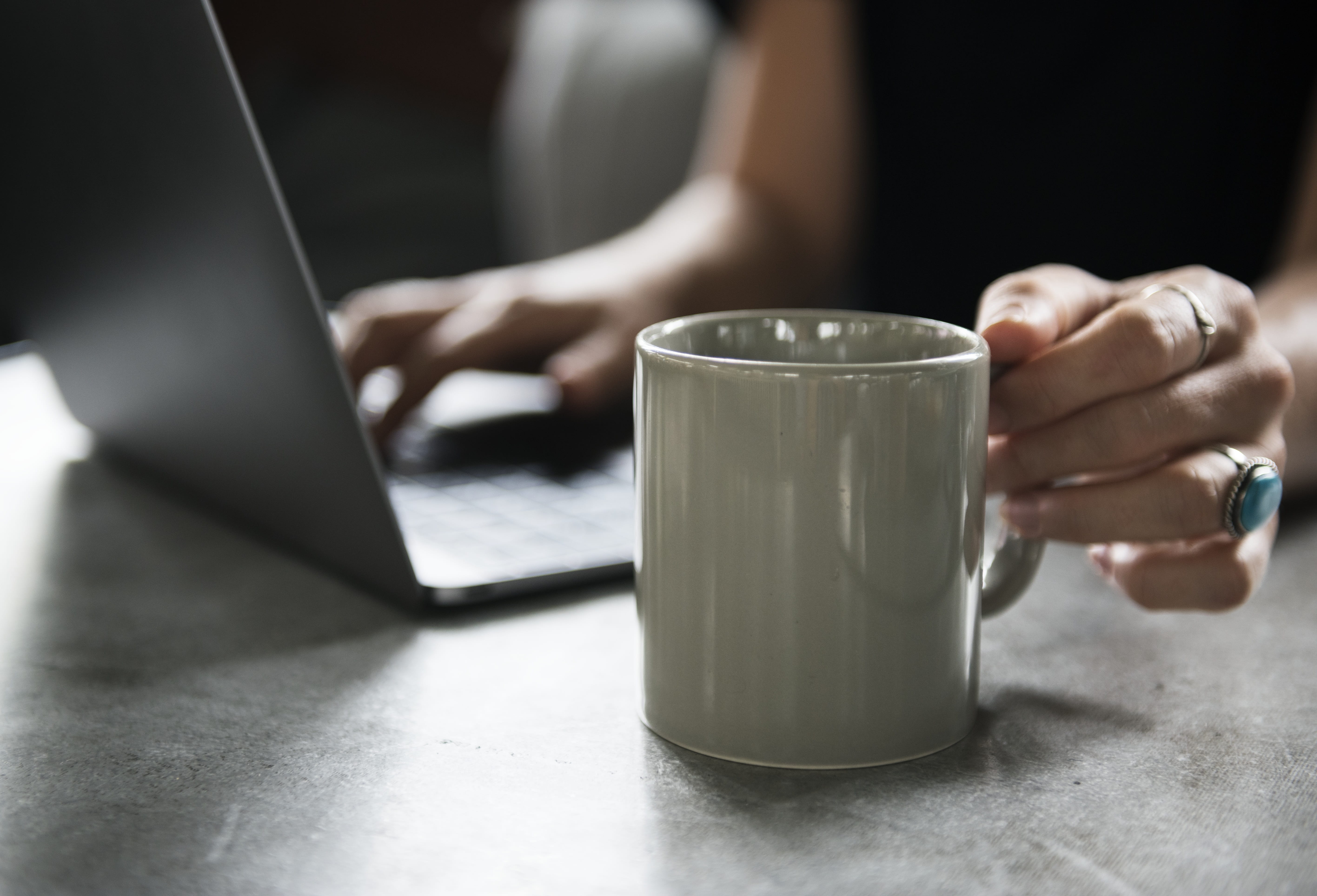 technology, person, sitting, mug, relaxation, leisure, hand, coffee shop, online, beverage, 5K, hands, human body part, lifestyle, working, cafe, glass, HD Wallpaper