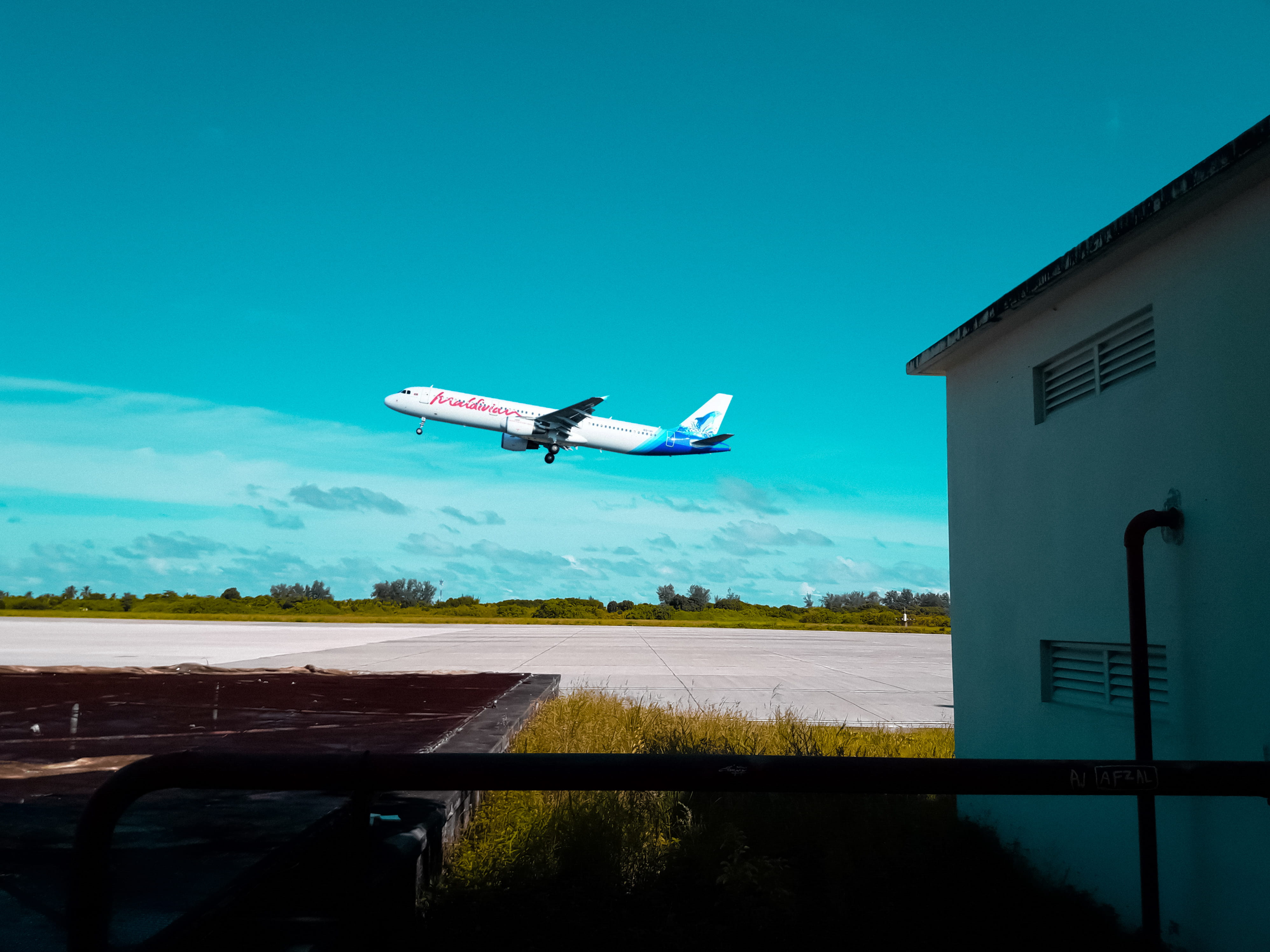 aerospace industry, blue, travel, motion, transportation, architecture, no people, 4K, mid-air, on the move, air vehicle, water, nature, airport, addu city, HD Wallpaper