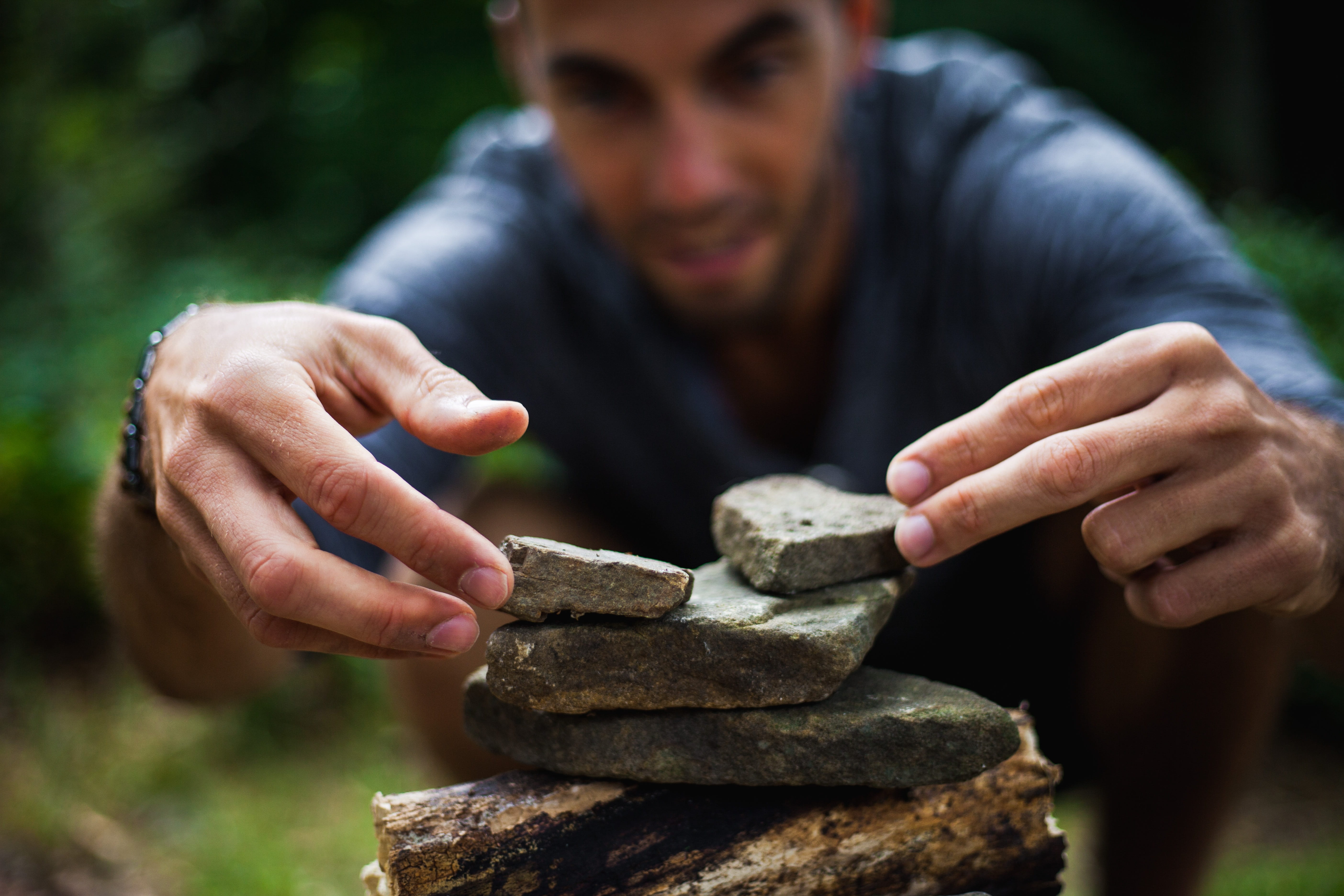 large, eyes, teeth, forest, solid, project, human hand, pyramid, outdoors, smile, builds, man, stone, easy, gray, holding, t-shirt, natural light, nails, HD Wallpaper