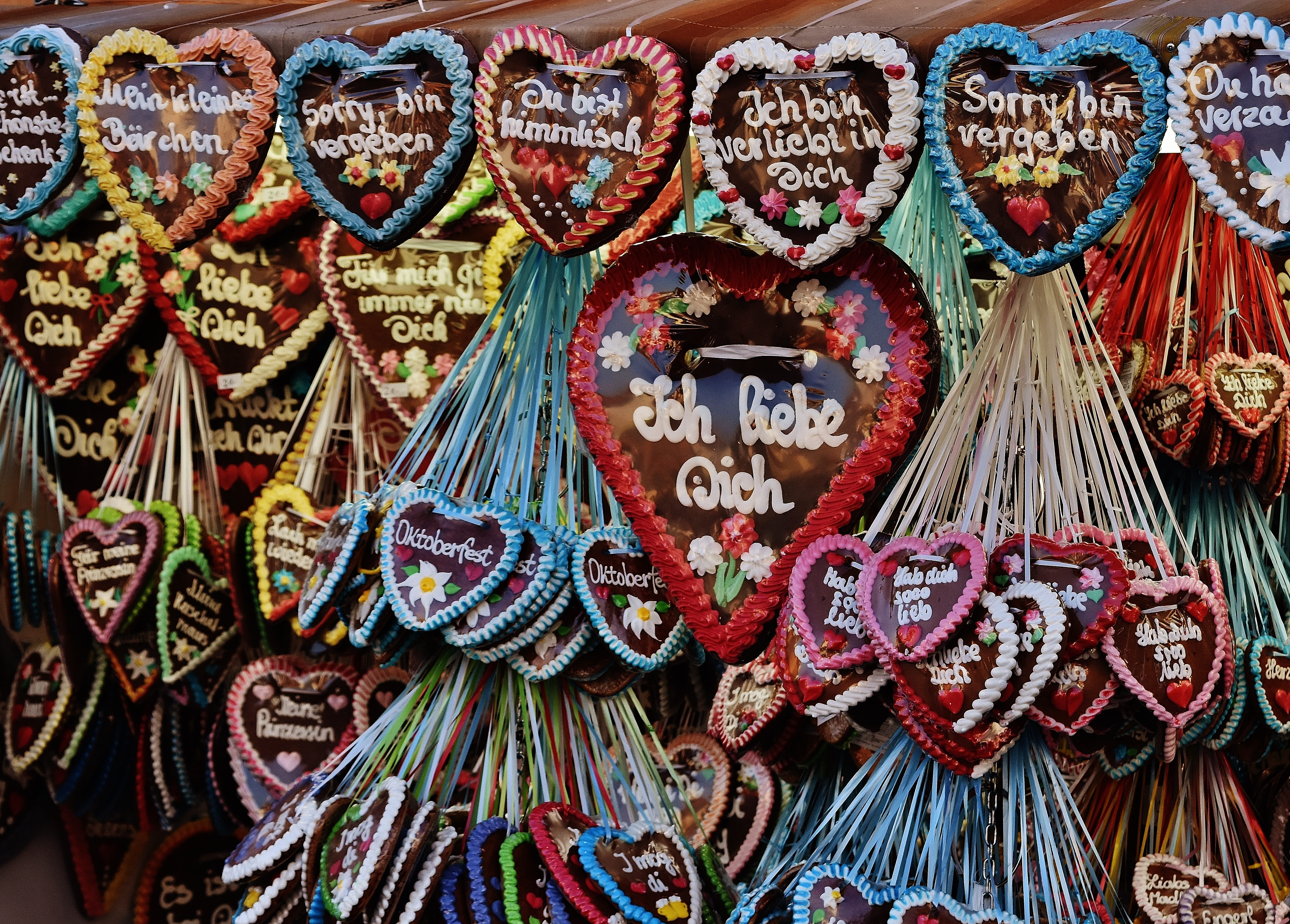 backgrounds, color, kiss me, decoration, gingerbread heart, positive emotion, festival, map, for you, folk festival, photography, cookie, abundance, multi Colored, HD Wallpaper