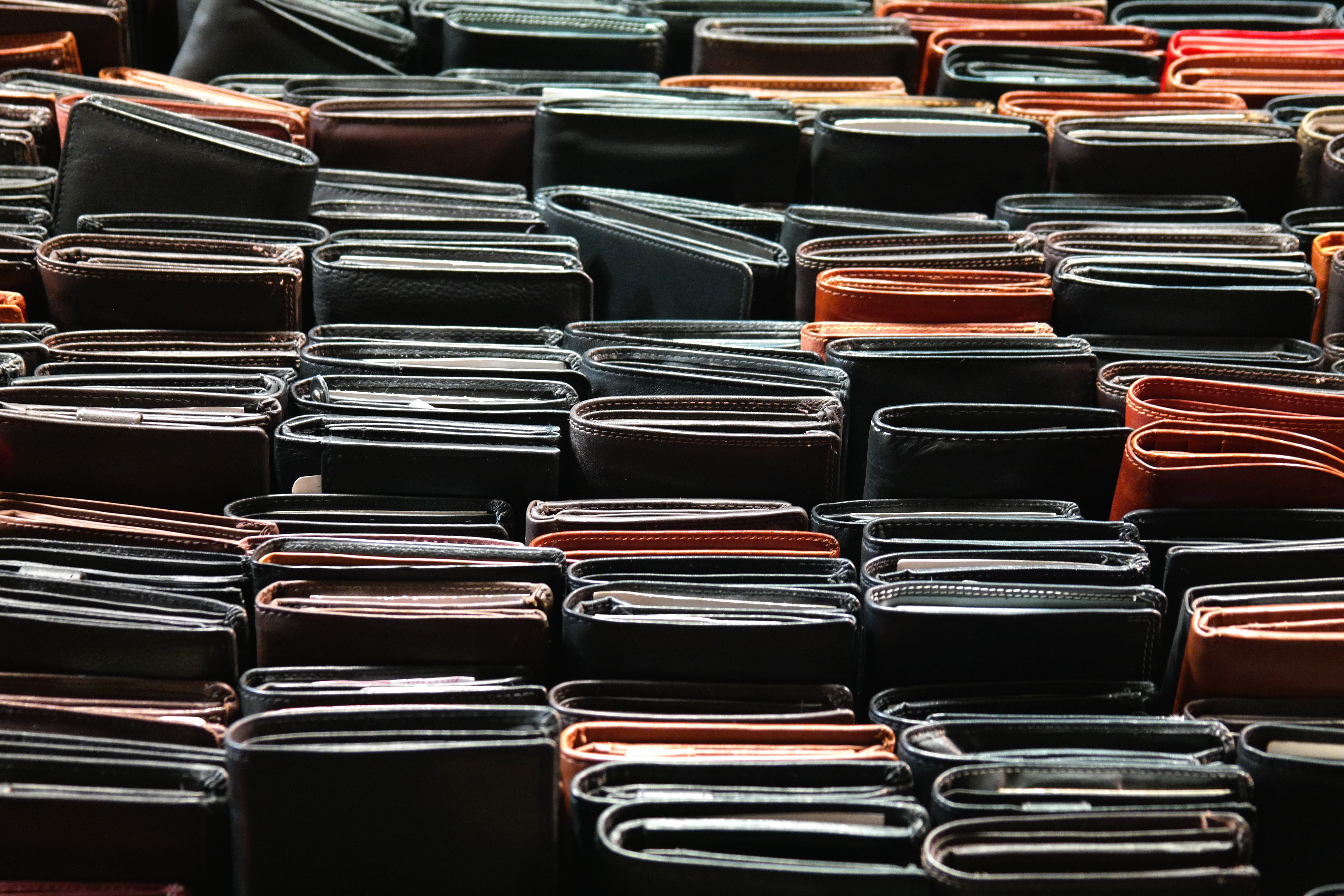 stand, money, stack, multi colored, purses, leather, sales stand, stall, fair, indoors, pay, wallet, repetition, in a row, education, assorted, year market, HD Wallpaper