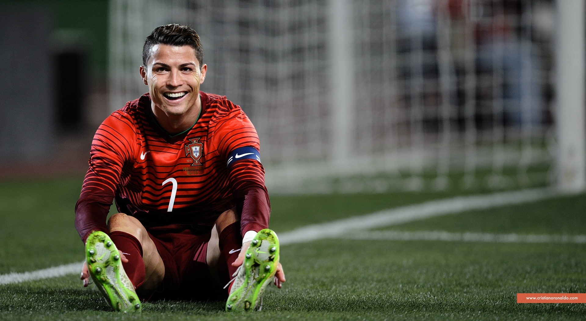 soccer, sports equipment, lawn, cr, effort, sportsman, smiling, Sports, adult, sport, portrait, Football, one person, looking at camera, grass, outdoors, HD Wallpaper