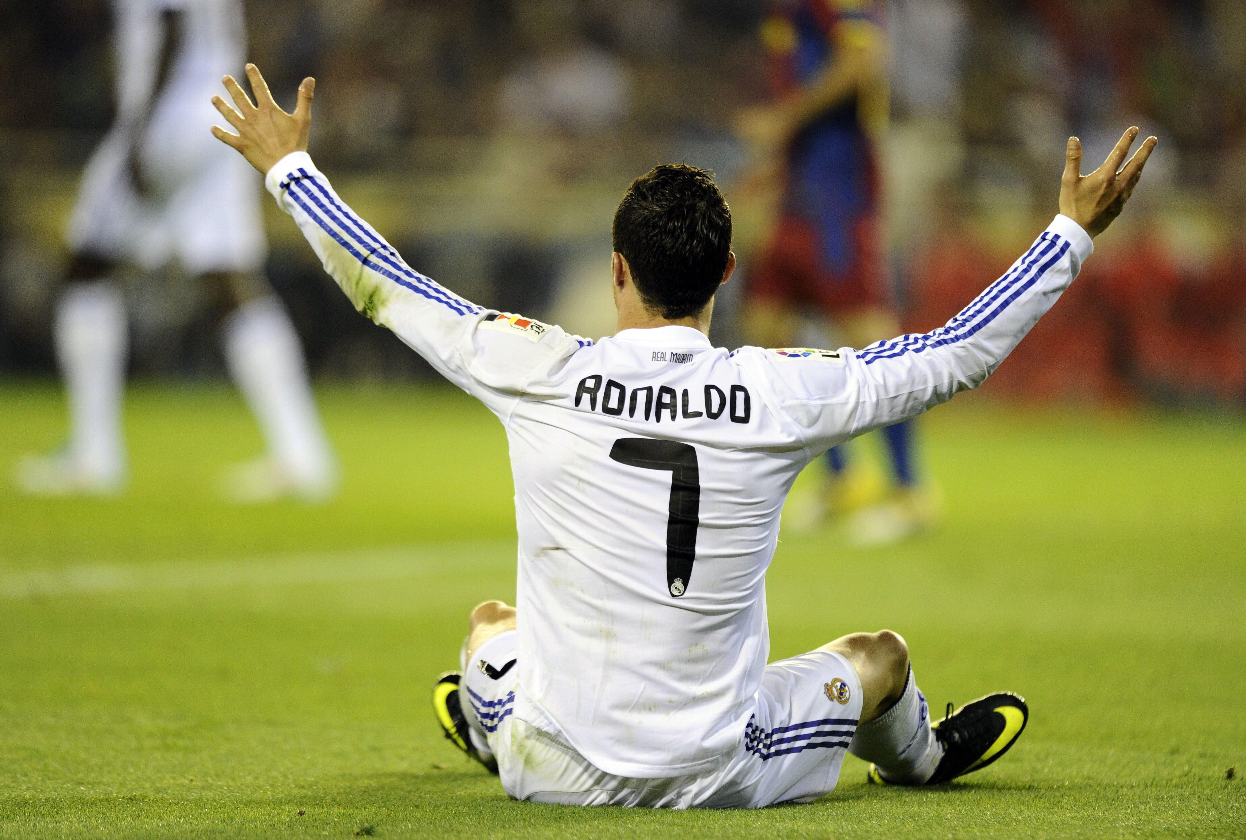 celebrity, cristiano, boys, sport, celebrities, football, cristiano ronaldo, ronaldo, 4K, cr, HD Wallpaper