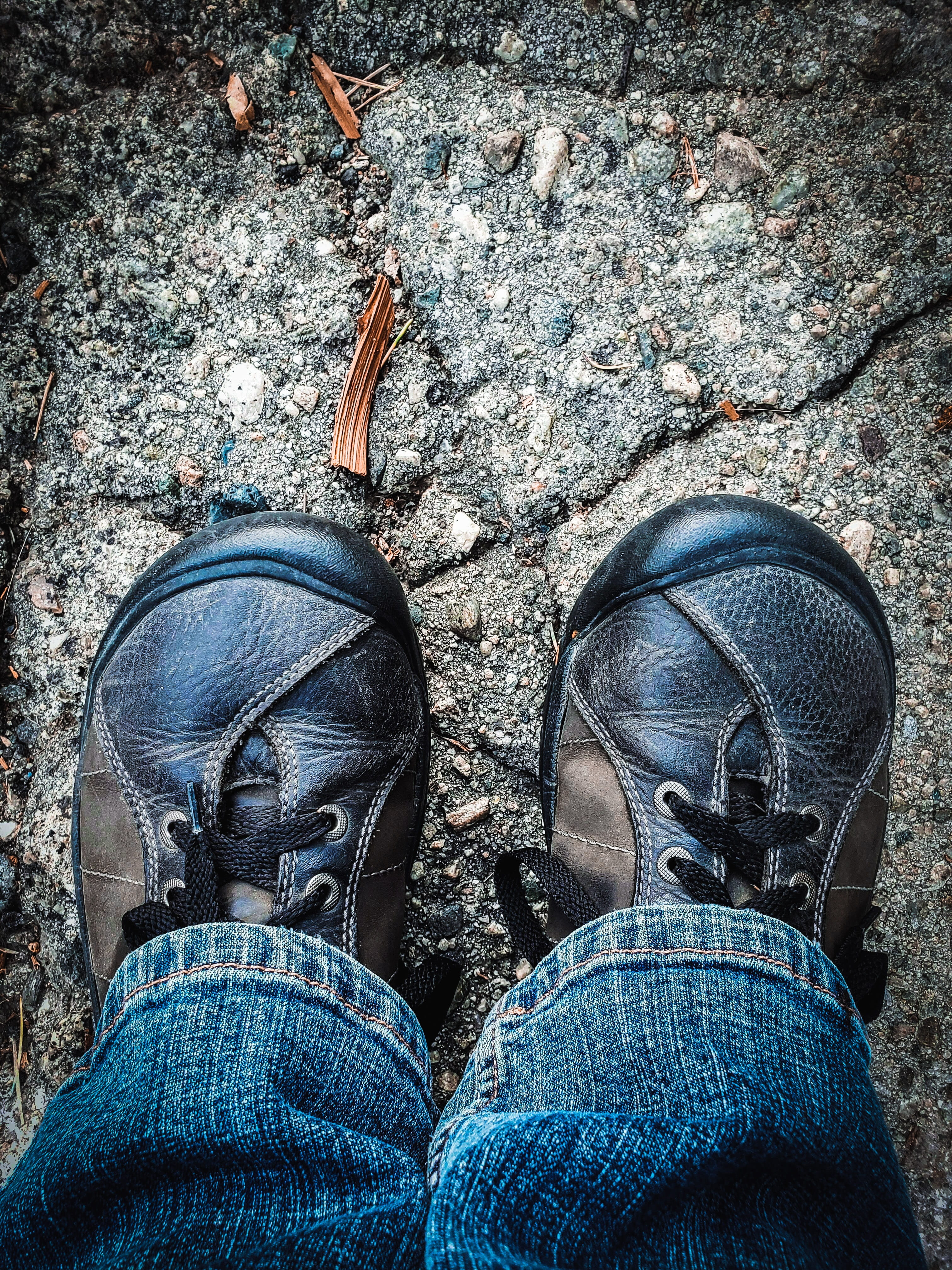leisure activity, day, journey, destination, one person, personal, personal perspective, human body part, human leg, leather, casual clothing, real people, Phone HD Wallpaper