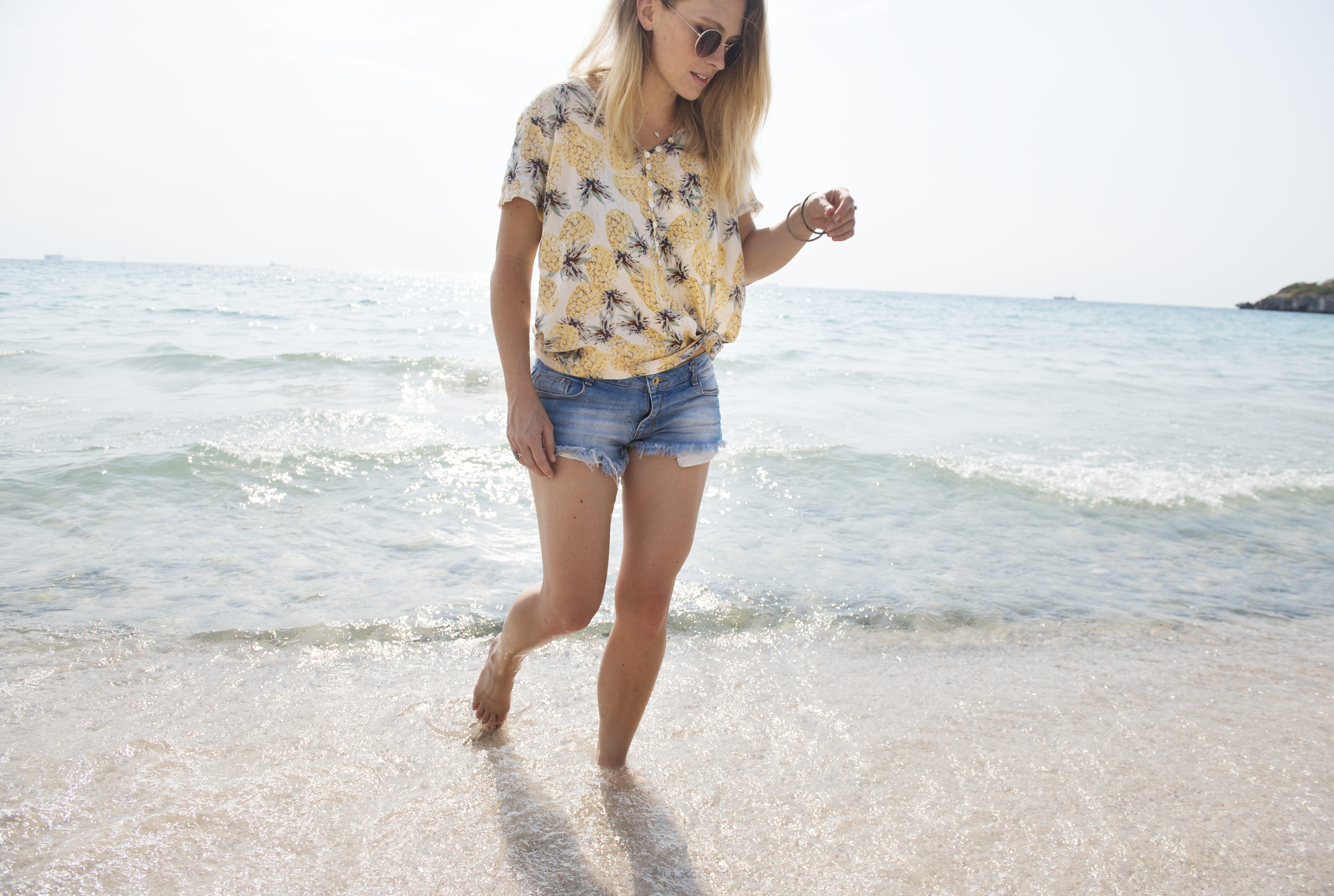 rest, lifestyles, water, wear, nature, hairstyle, casual, sun, holiday, beauty in nature, serene, trip, leisure, leisure activity, relaxation, young adult, HD Wallpaper