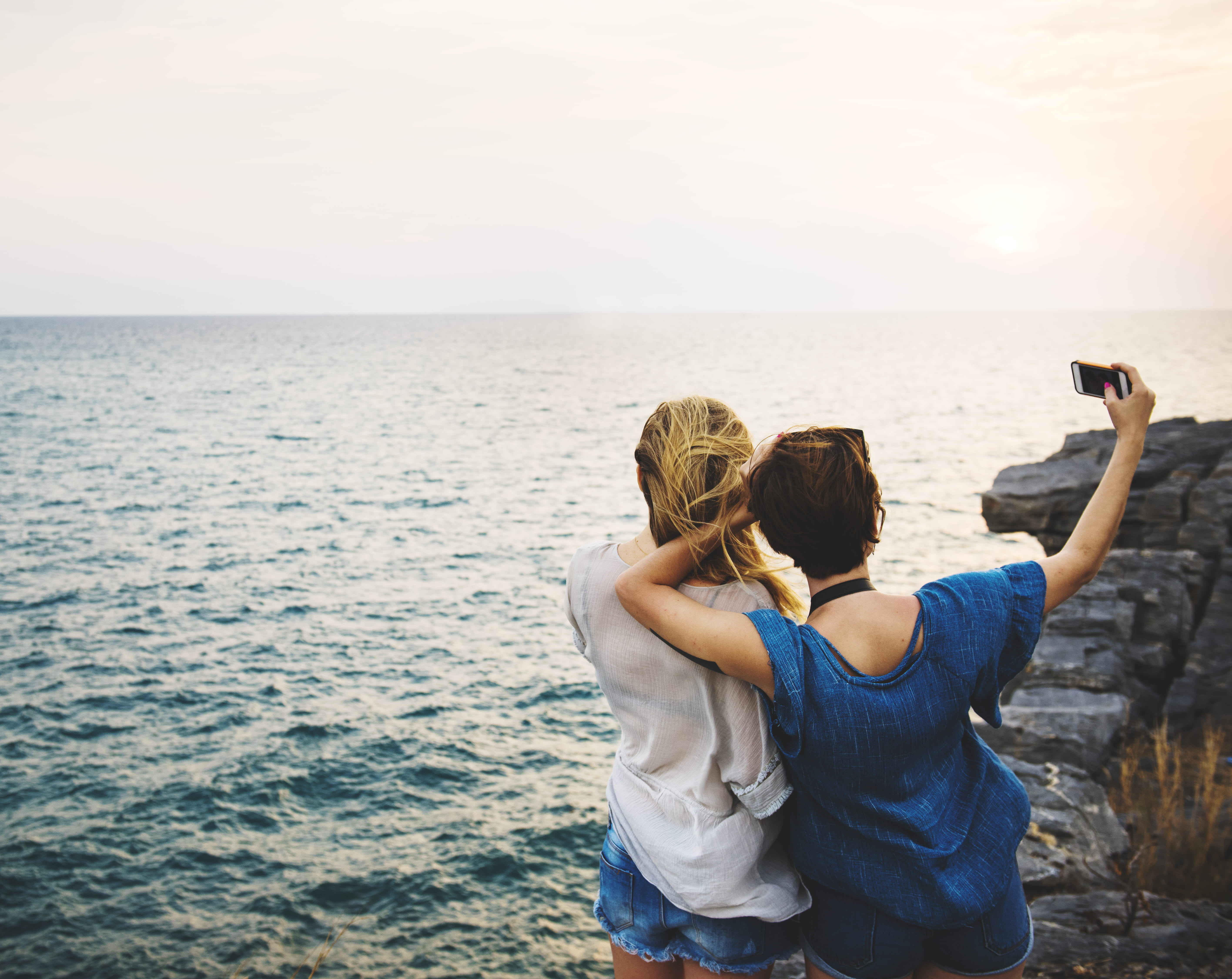 smart phone, journey, women, shore, photographing, vacation, technology, beach, seashore, photography themes, romance, relaxation, near, tourism, horizon, HD Wallpaper