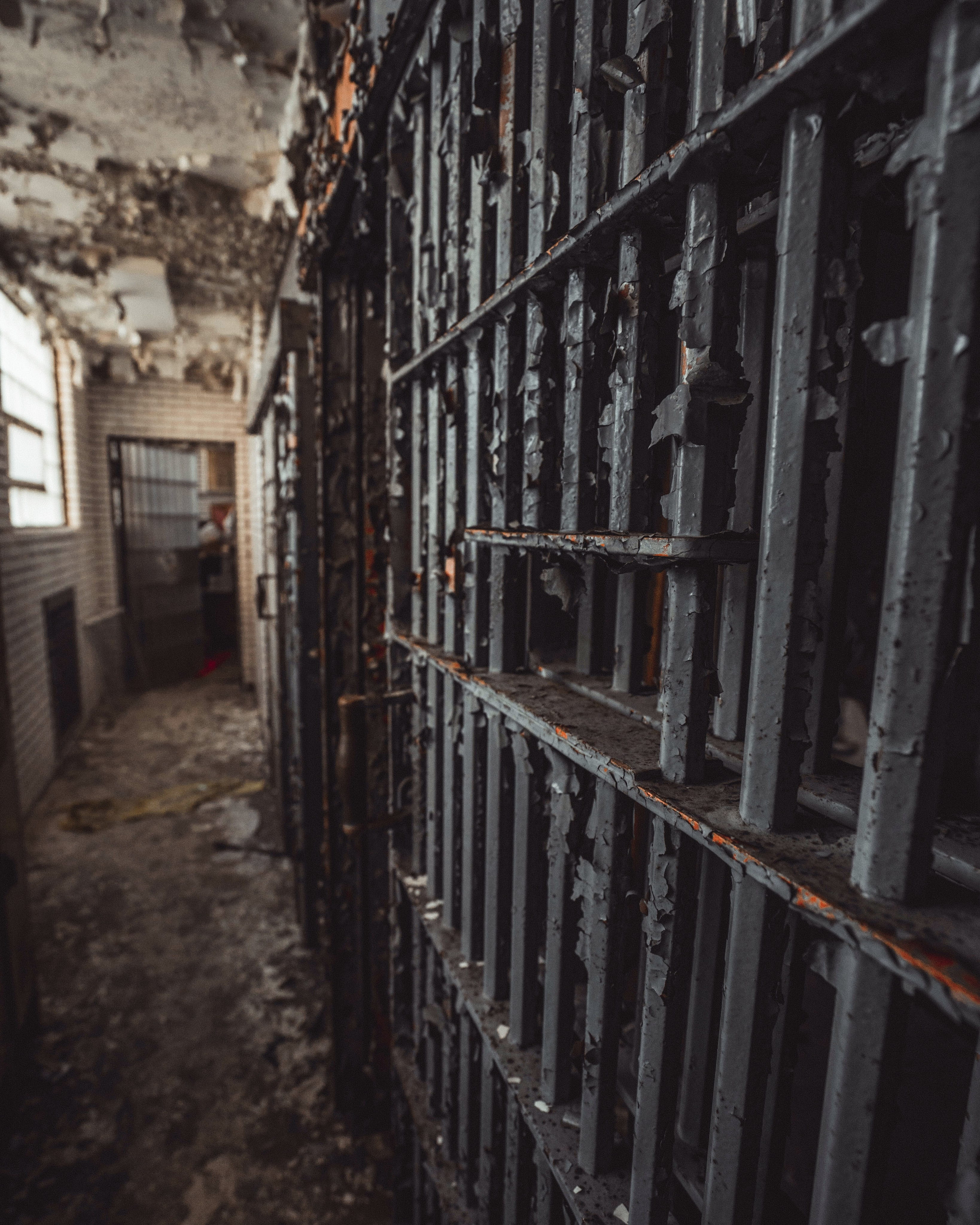 4K, in a row, security, selective focus, focus on foreground, building, abandoned, built structure, rusty, creepy, protection, indoors, metal, grey, demolition, Phone HD Wallpaper