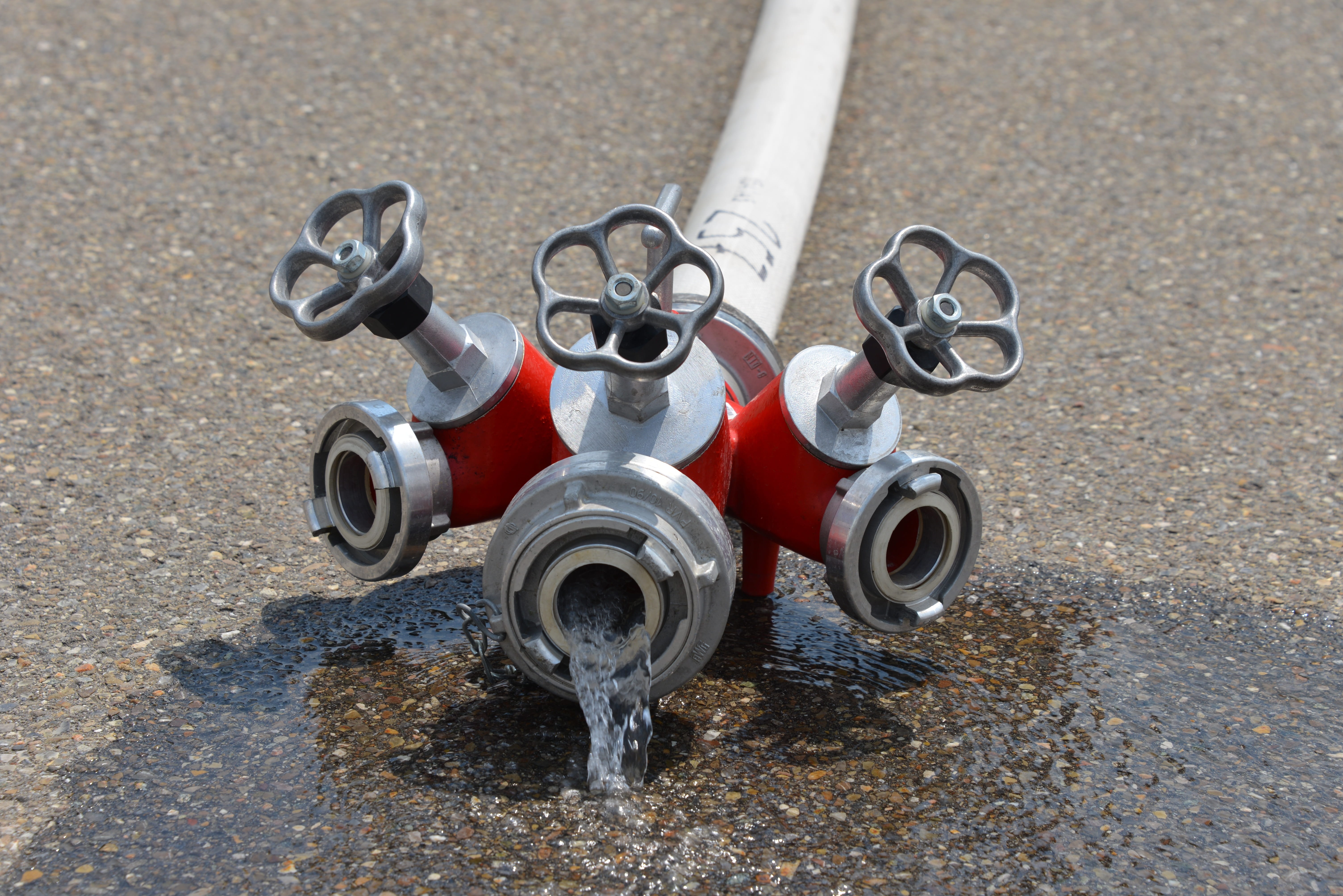 delete exercise, high angle view, exercise, mode of transportation, 5K, outdoors, feuerloeschuebung, Fire, fire-extinguishing water, Fire Hose, puddle, HD Wallpaper