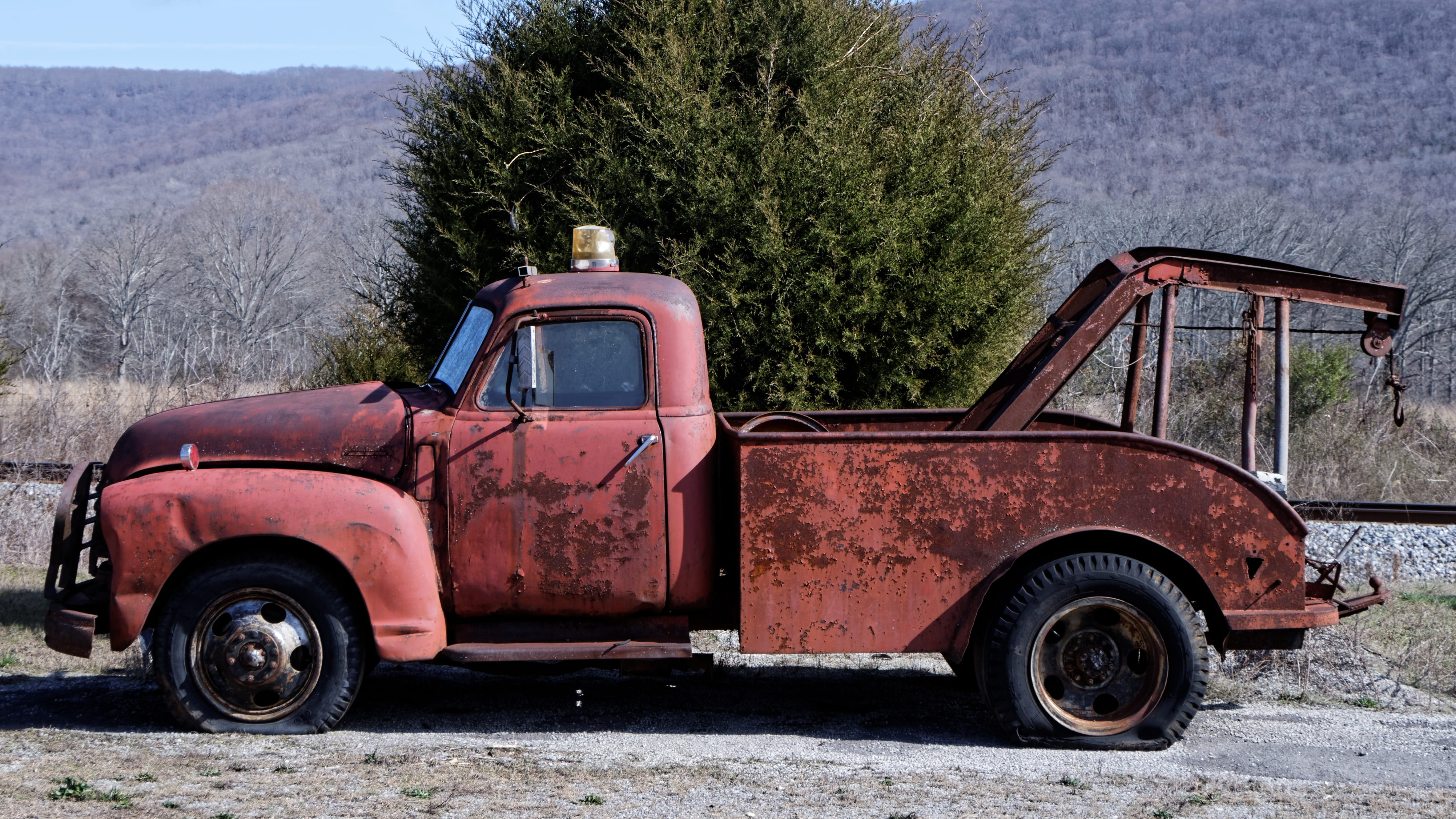 assistance, tow, metal, damaged, breakdown, wreck, abandoned, parking, old-fashioned, car, motor vehicle, nature, vintage car, Wrecker, rusty, plant, vehicle, HD Wallpaper
