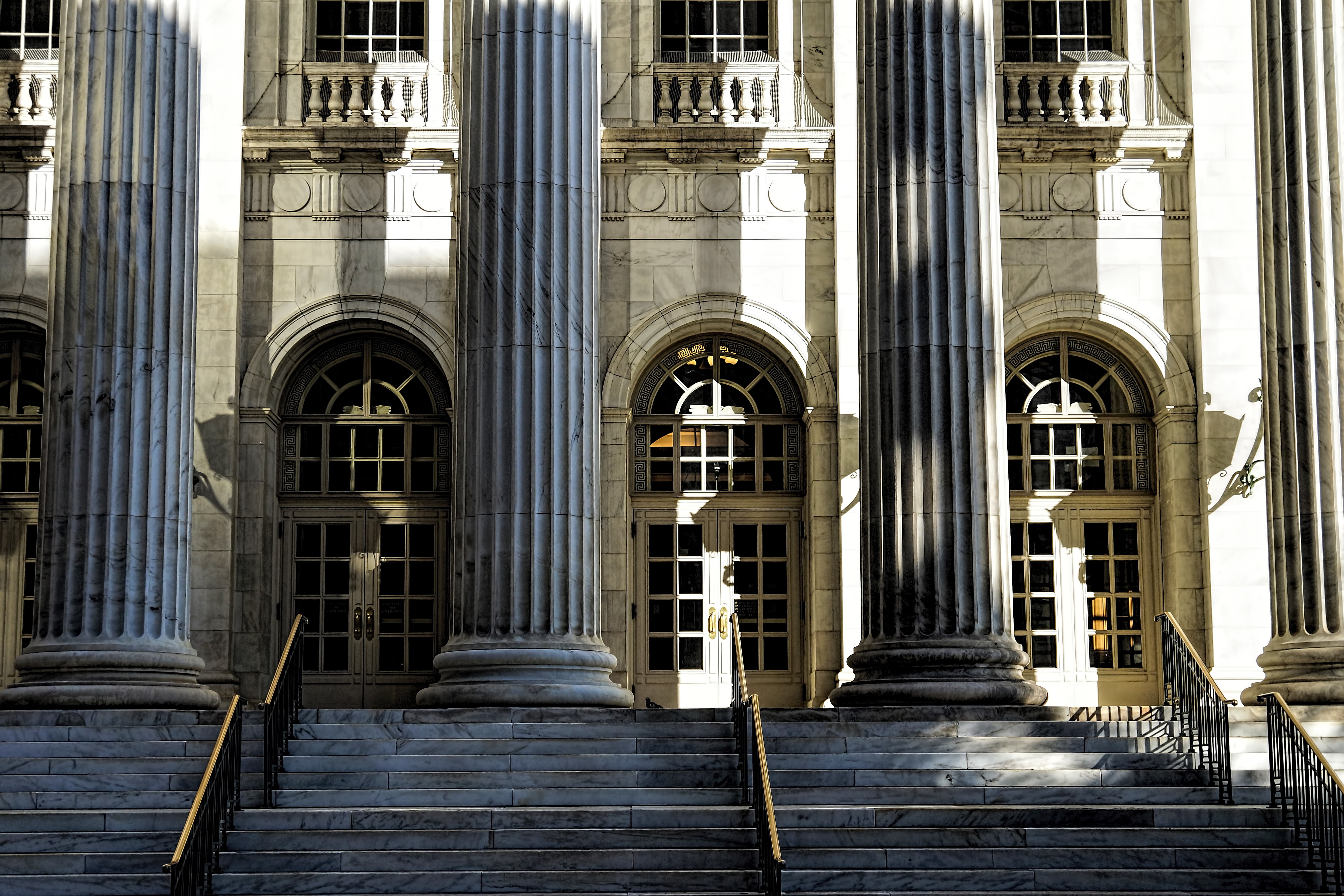 railing, built structure, steps, law, court, white, crime, the past, legal system, judgement, sunlight, trial, colonnade, window, criminal justice, entrance, HD Wallpaper