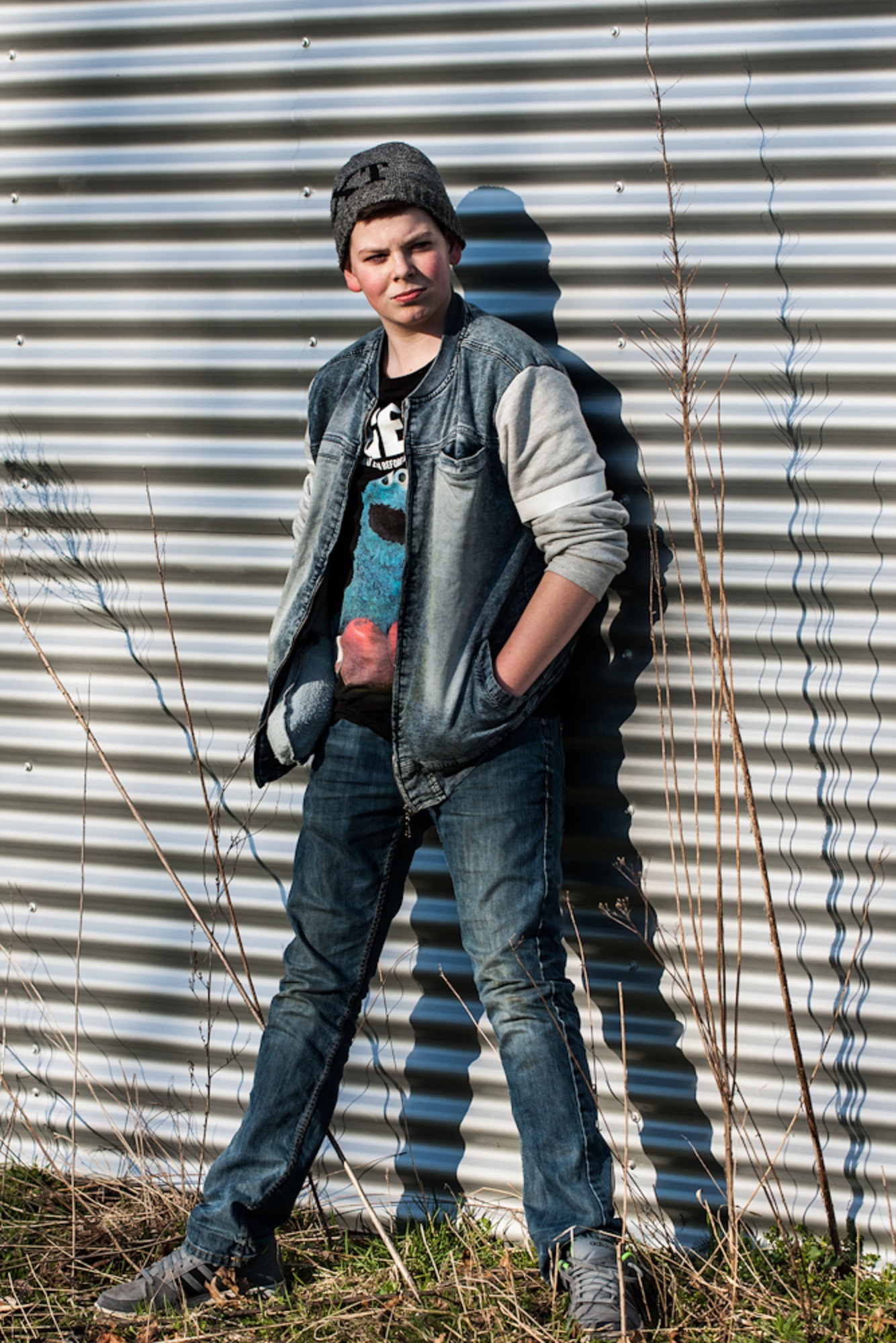 lean, stand, tough, adult, 1080P, standing, hang, teen, hands in pockets, leather, jacket, teenage boys, child, jeans, lifestyles, young men, relaxed, Phone HD Wallpaper