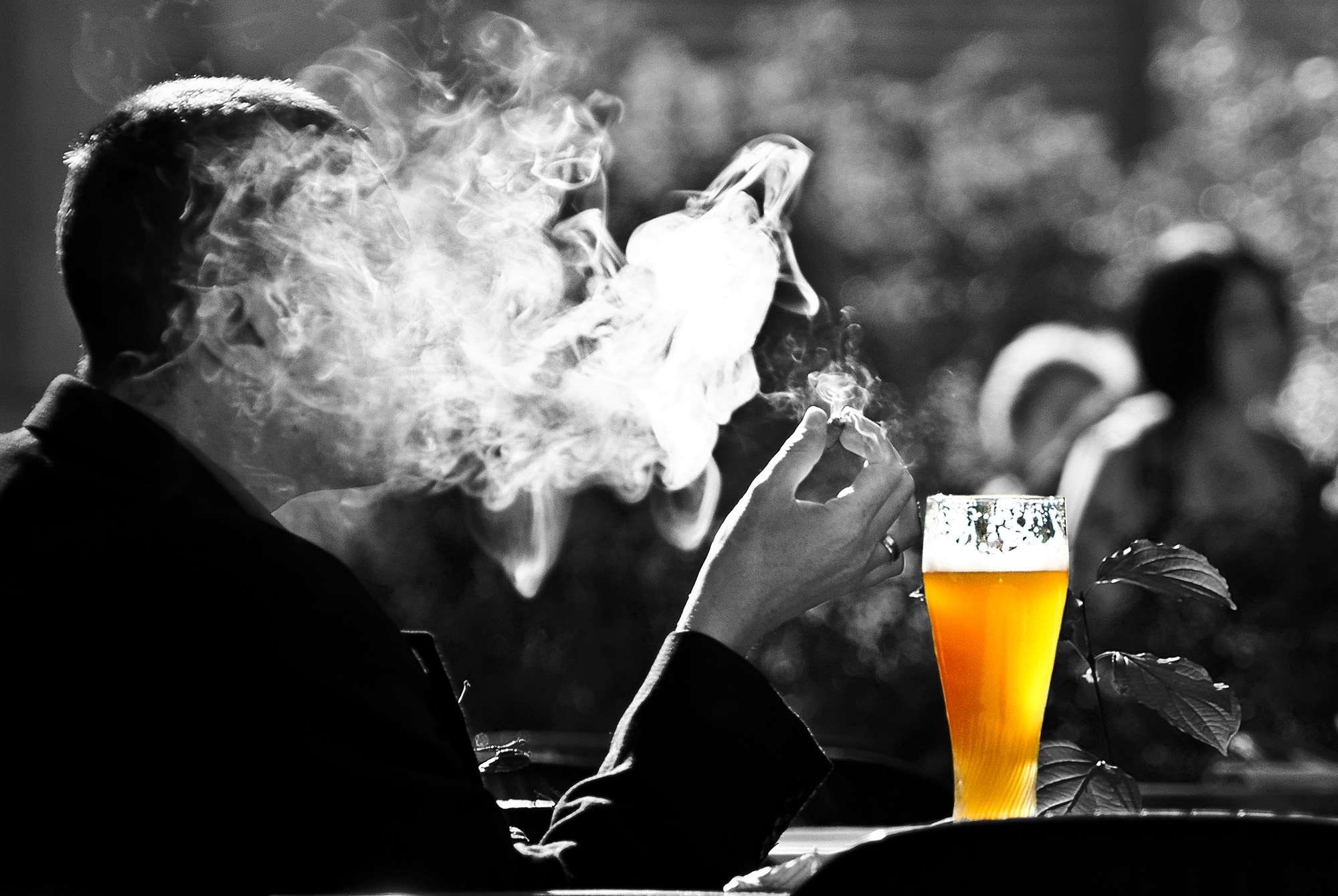 garden, men, glass, beer, smoking - activity, sign, fatal, bad habit, people, lung cancer, person, face, smoke - physical structure, 1080P, adult, alcohol, HD Wallpaper
