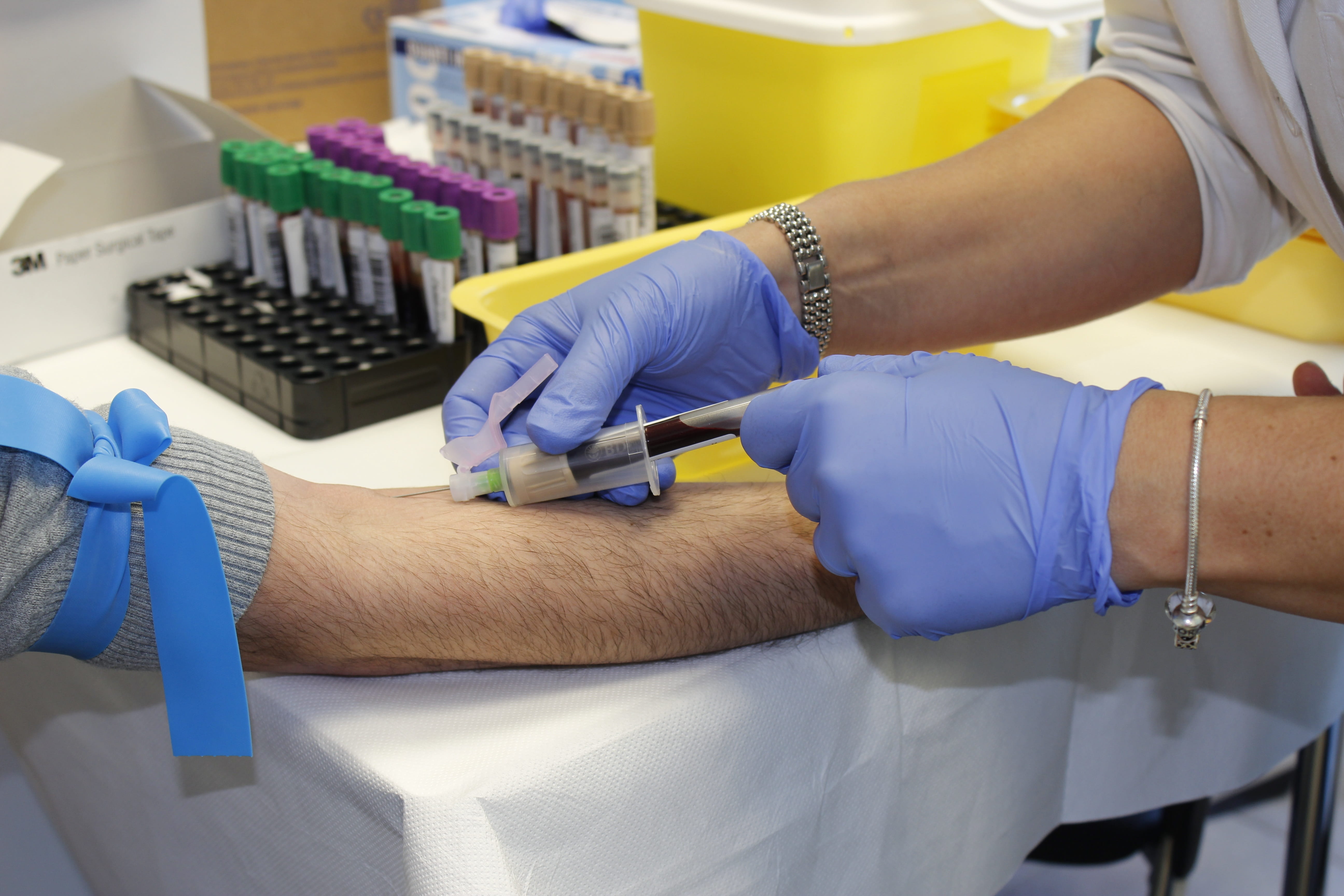 gloves, occupation, veins, withdrawal, donors, 5K, doctor, working, human body part, adult, blue, other person, analyzing, protection, syringe, blood, HD Wallpaper