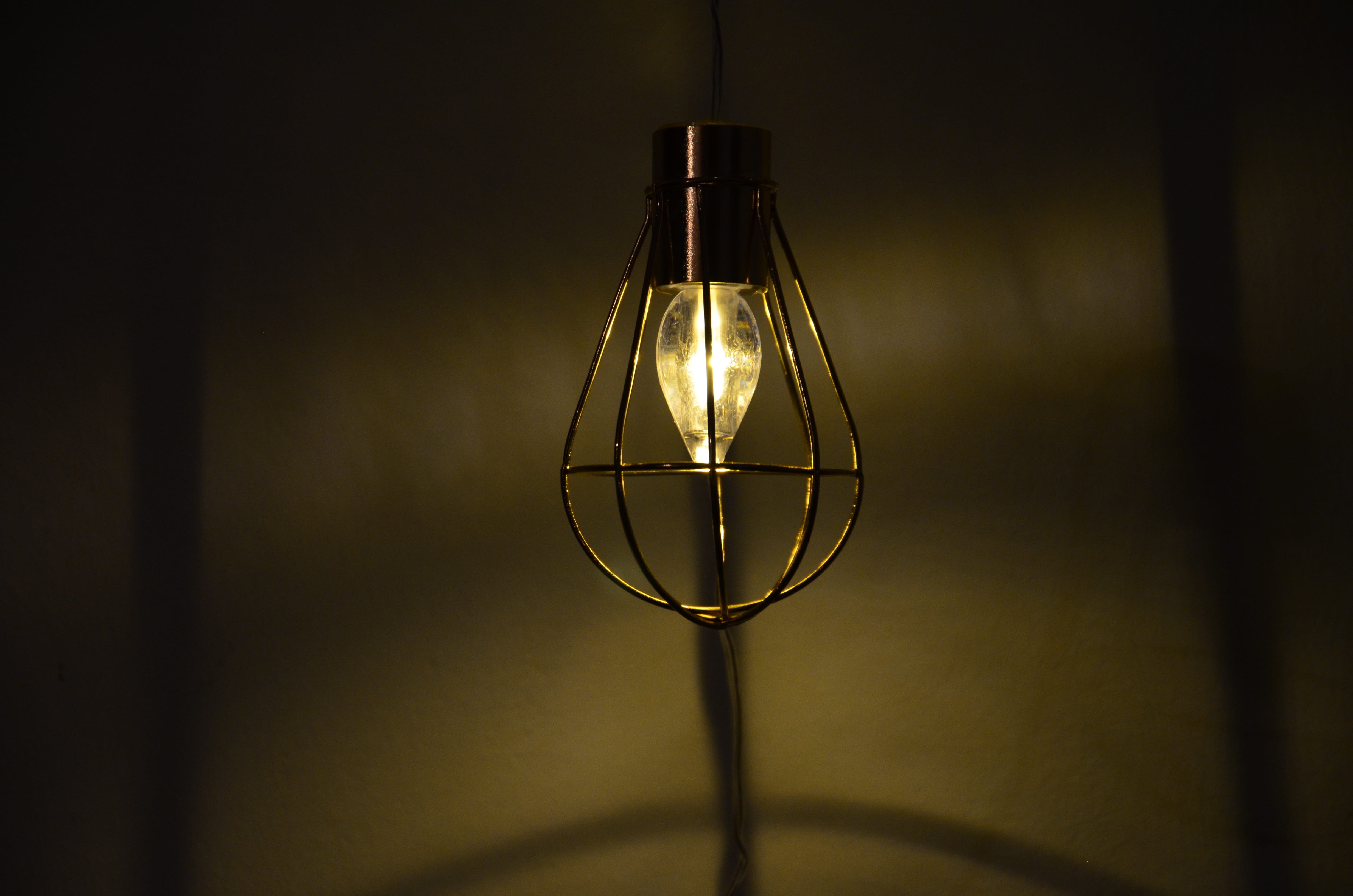 indoors, grid, glass - material, darkness, ceiling, edison, thomas, lichterkette, fuel and power generation, dark, lighting equipment, power supply, luminosity, HD Wallpaper