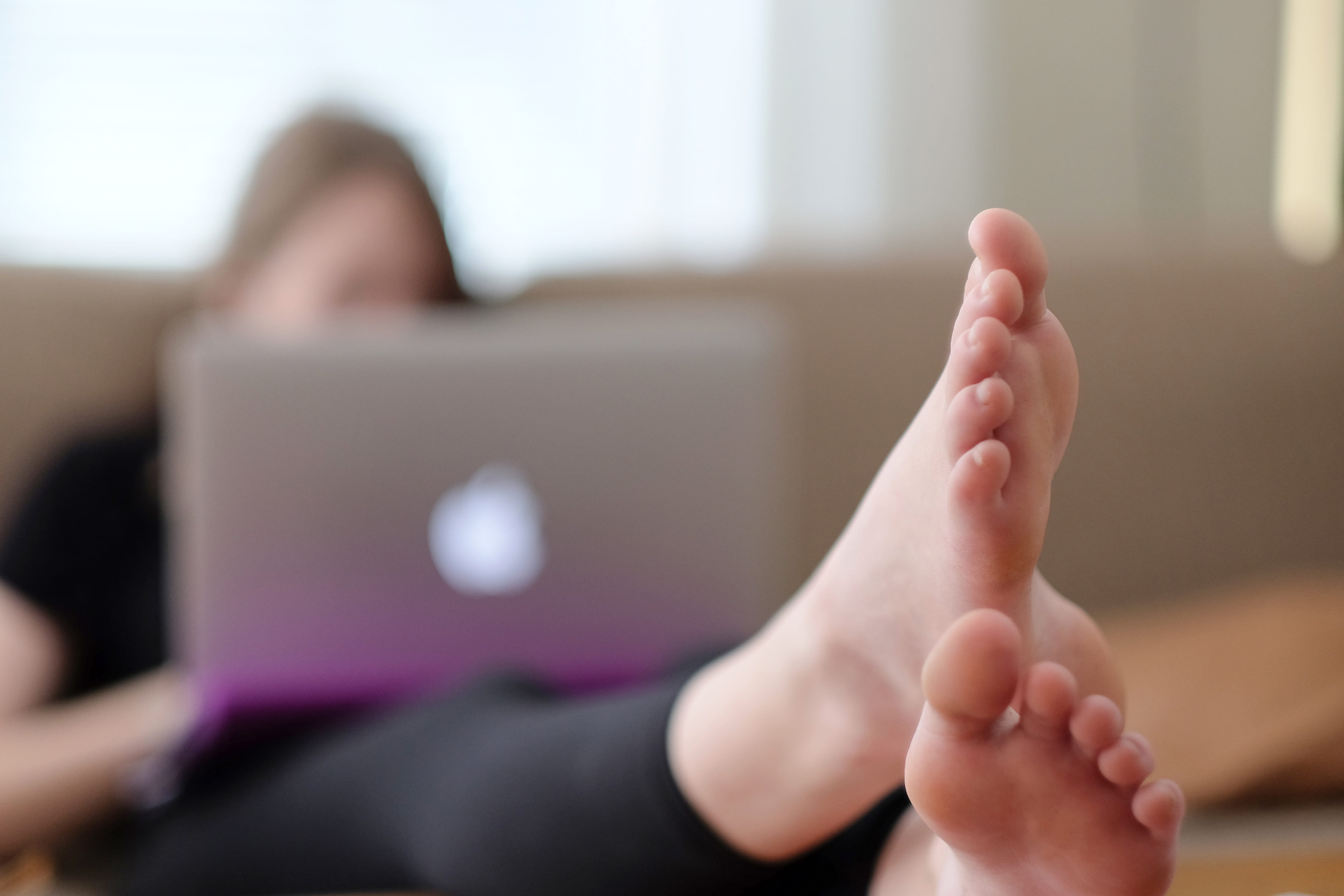 domestic room, focus on foreground, close-up, hand, offspring, mac, living room, norway, adult, body part, girl, feet, human body part, foot, technology, HD Wallpaper