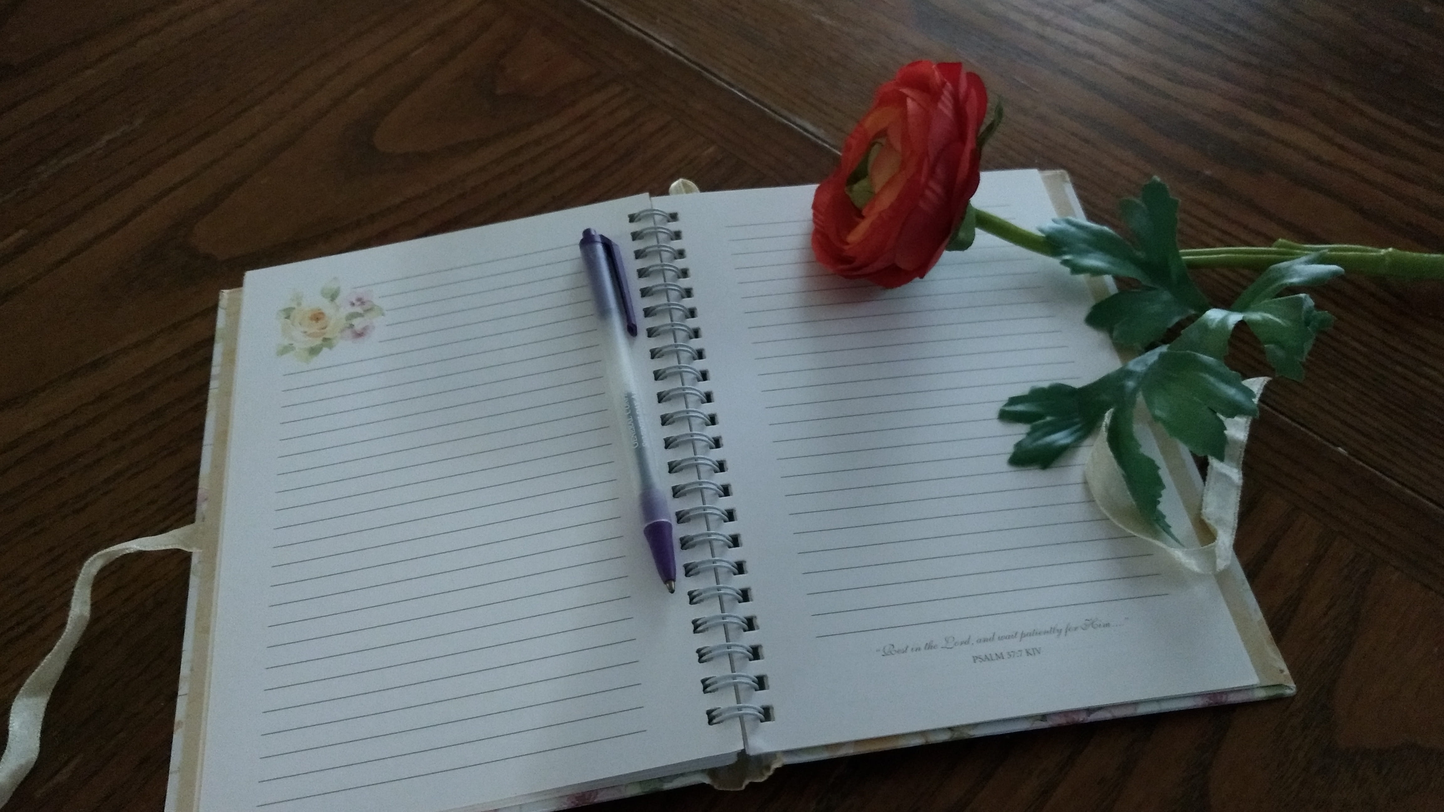 womens ministry, journal, wood - material, table, pensamientos, still life, education, poetry, book, author, writing, spiral notebook, escritora, poesia, HD Wallpaper