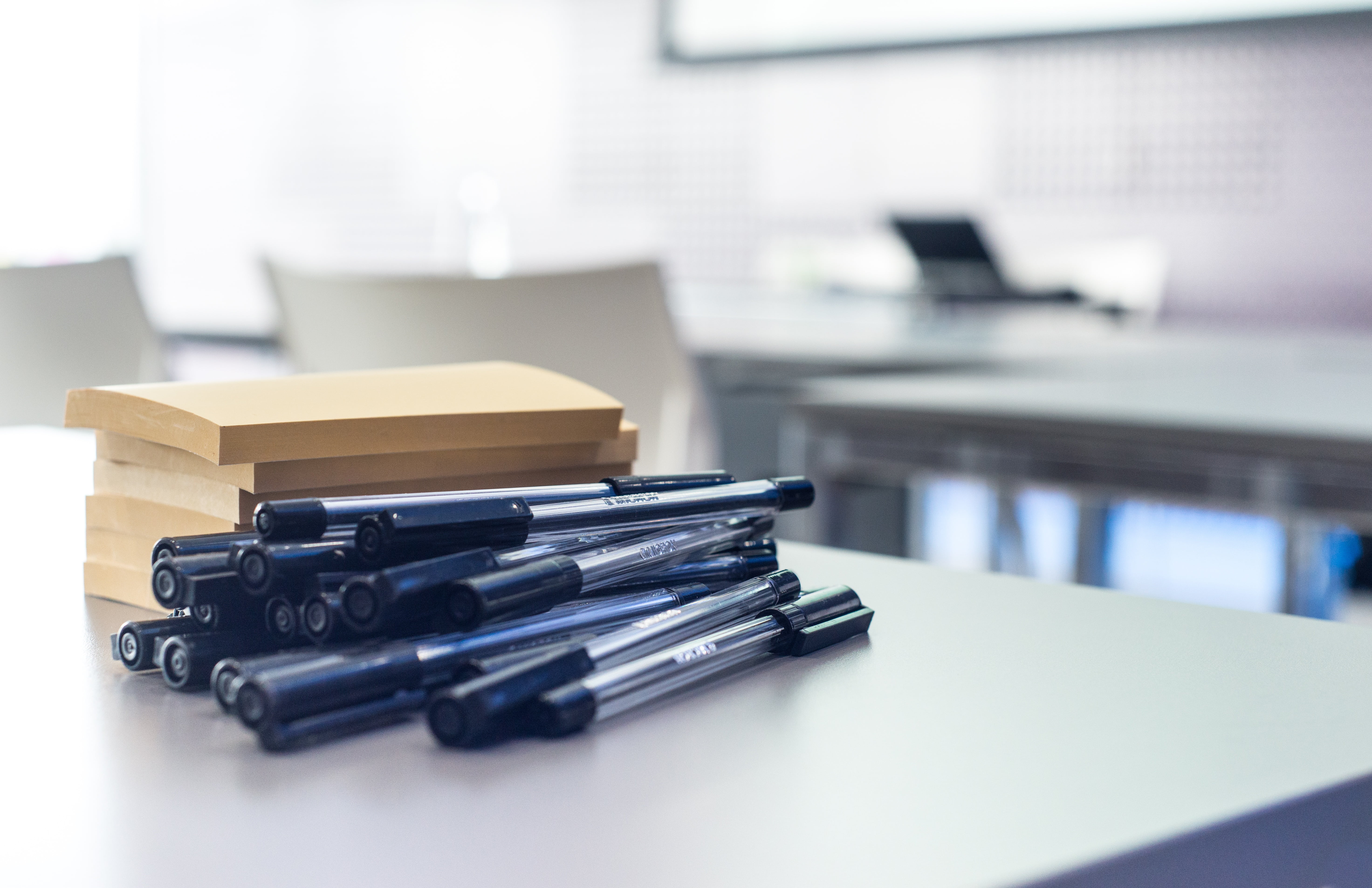 black, workshop, meeting, paper, 5K, document, close-up, business, sticky note, pens, table, container, classroom, note, office, furniture, workplace, HD Wallpaper