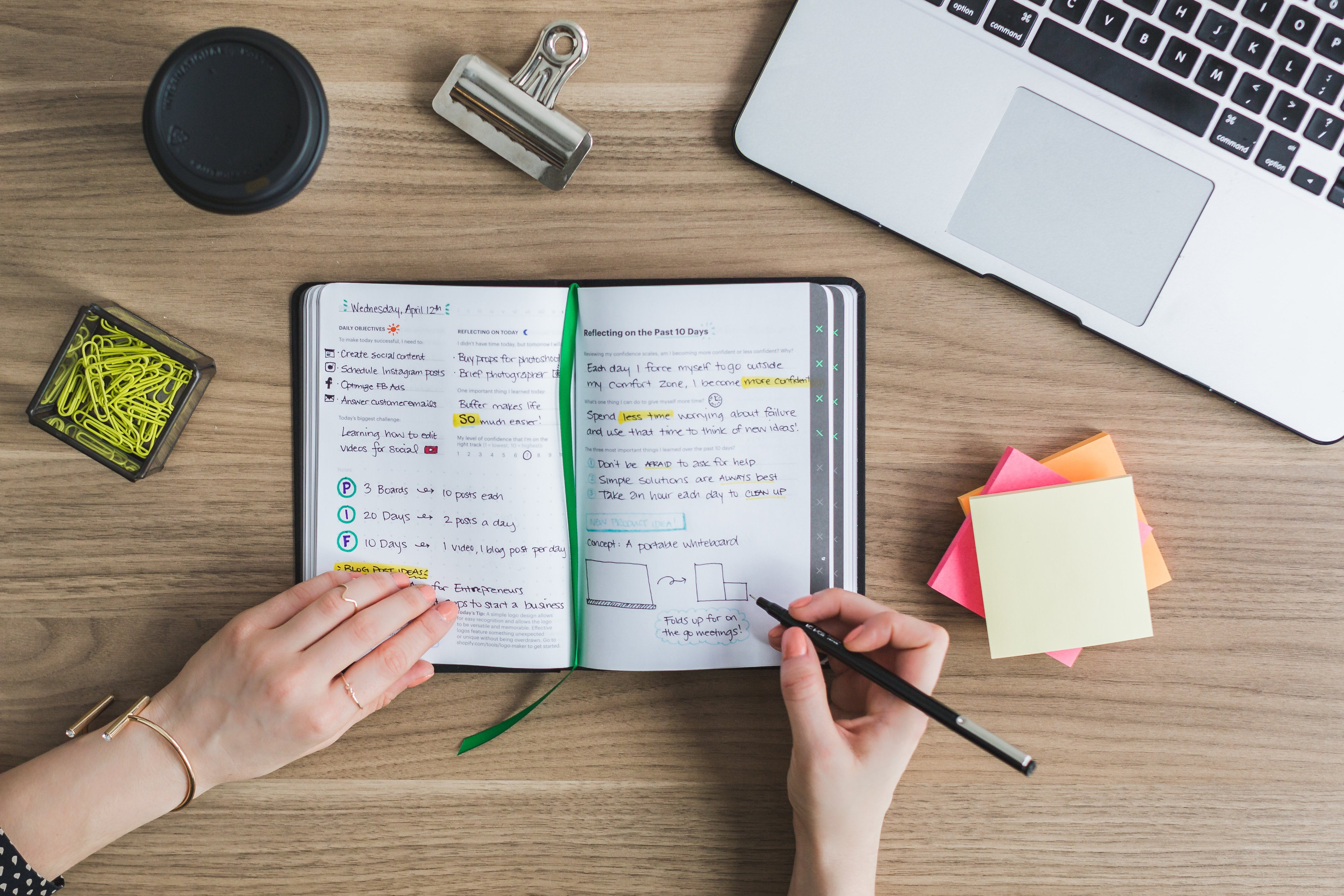 4K, wireless technology, occupation, indoors, work, macbook, holding, business, wooden, table, keyboard, to do list, school, sticky notes, notebook, desk, HD Wallpaper