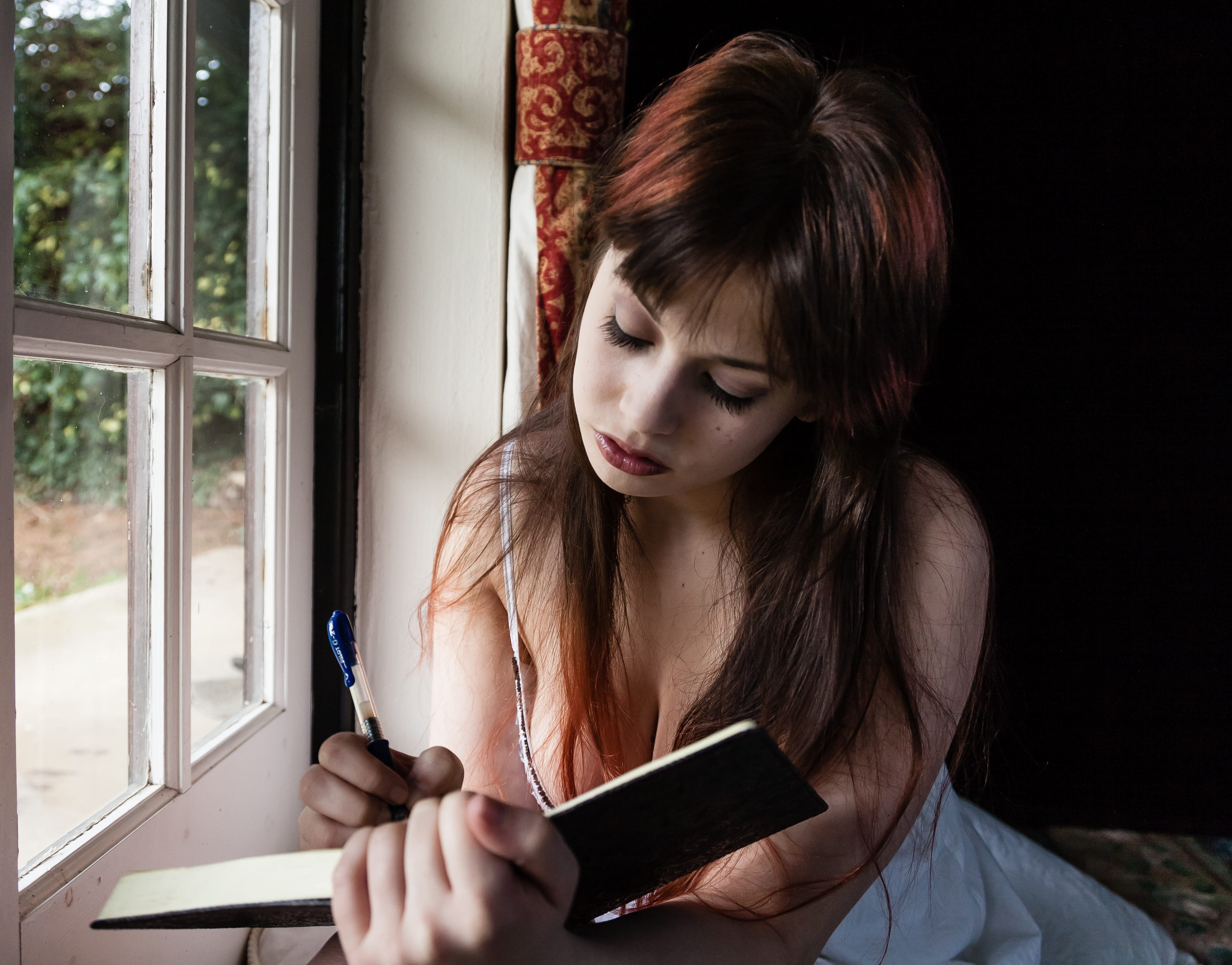pretty, looking down, female, young, teenager, ballpen, connection, book, technology, beautiful woman, sitting, organizer, records, write, sit, adolescent, HD Wallpaper