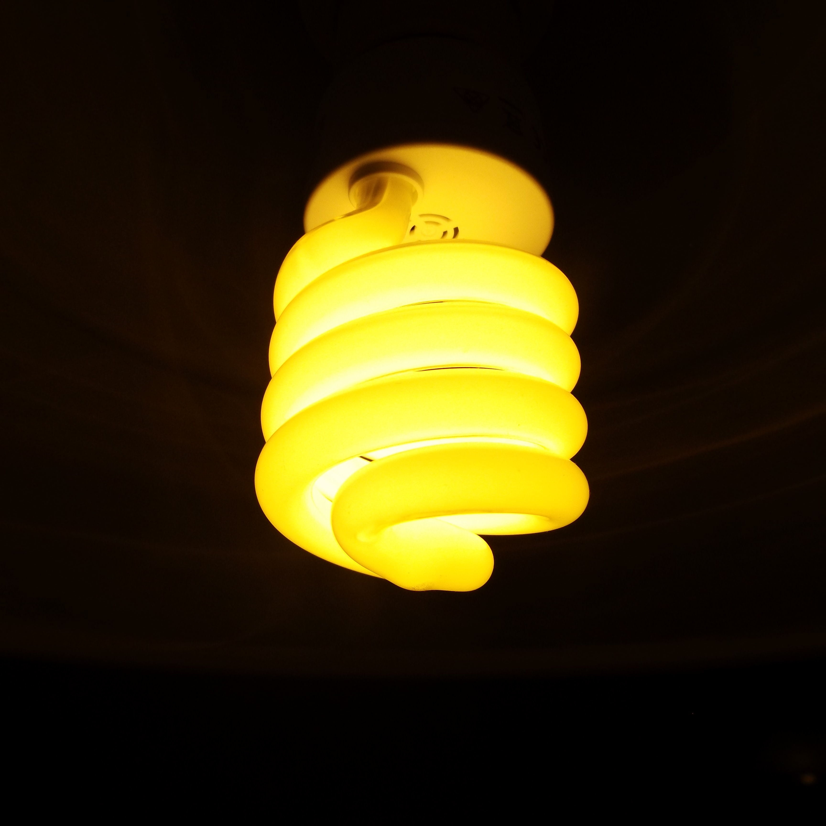 close-up, lighting, 2K, ceiling, bulbs, black background, lighting Equipment, yellow, fluorescent Light, electricity, energiesparlampe, darkroom, energy efficient lightbulb, Phone HD Wallpaper