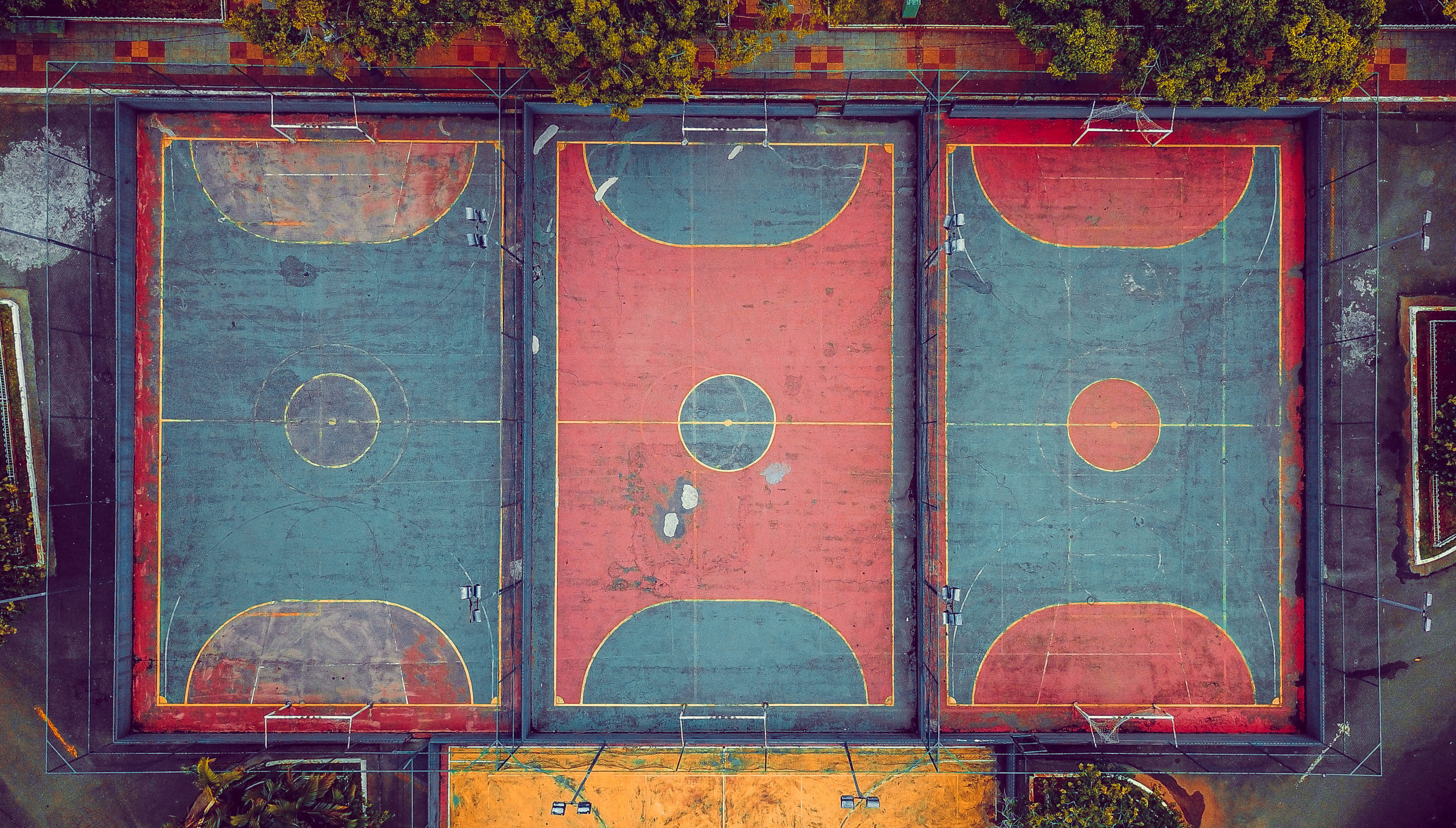 basketball, brazil, wood - material, 4K, art, built structure, team sport, window, damaged, train, sport, modern art, drawing, no people, building exterior, HD Wallpaper