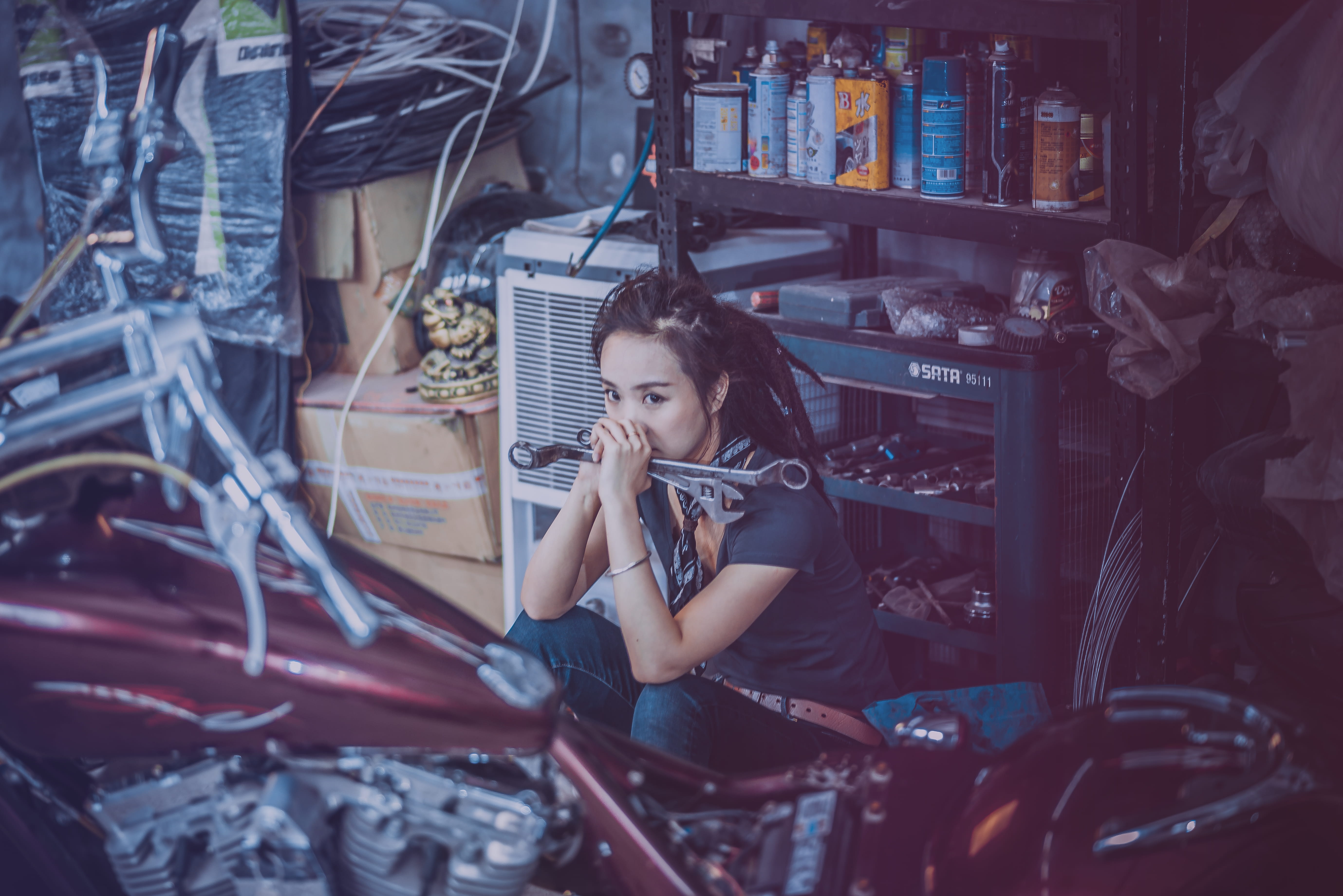 beauty, females, fix, workshop, people, two, equipment, 5K, holding, women, telephone, motorcycle, tools, service, caucasian Ethnicity, china, working, HD Wallpaper